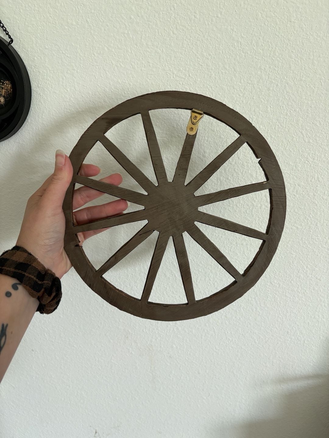 Rustic resin Wooden Wagon Wheel Wall Decor 9.5 in 4