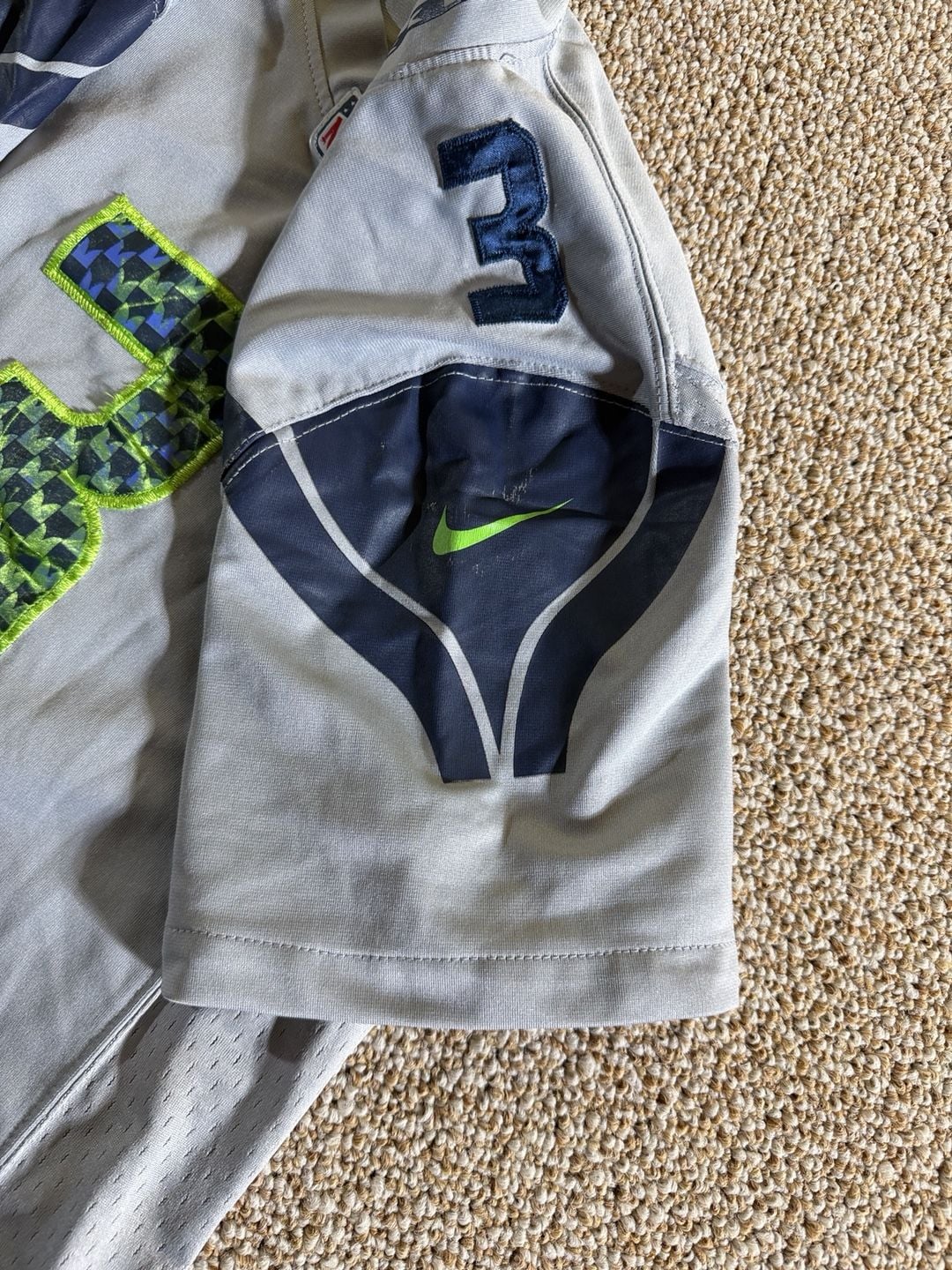 Nike Russell Wilson Seattle Seahawks NFL Jersey Size 12 Gray 8
