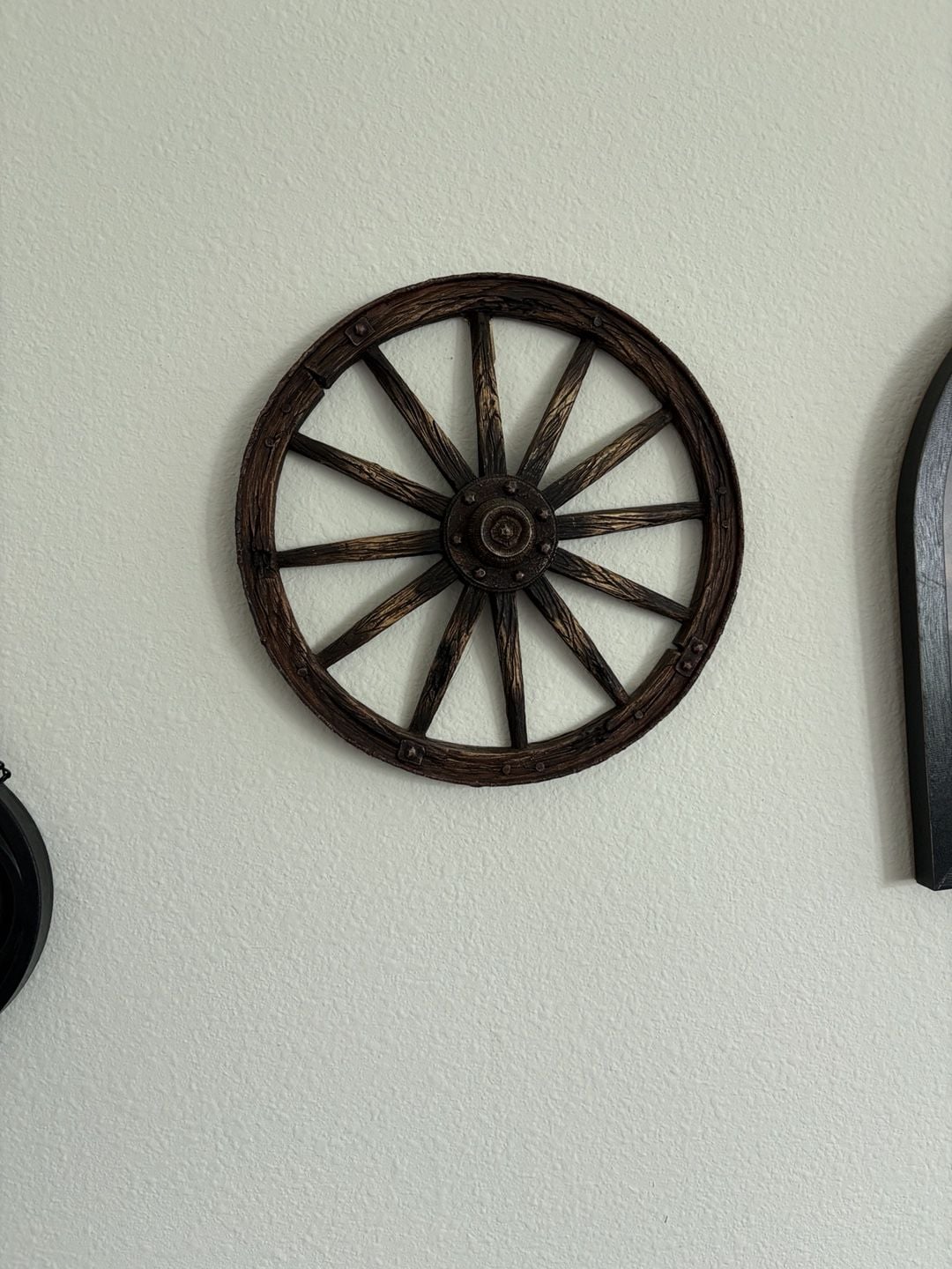 Rustic resin Wooden Wagon Wheel Wall Decor 9.5 in 5