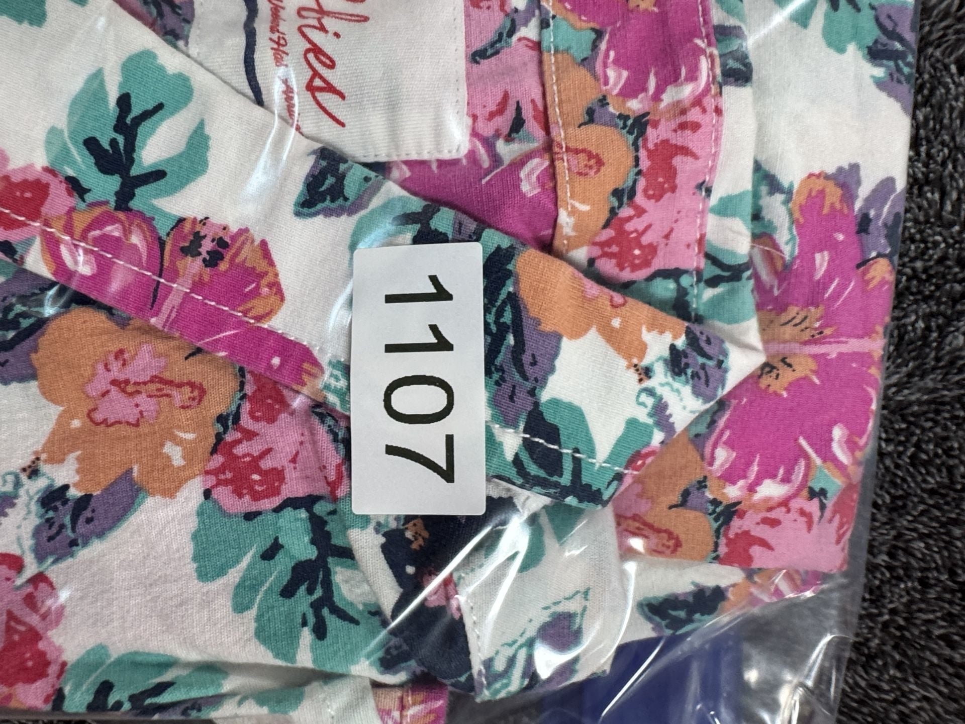 Chubbies Floral Short Sleeve Button Down Shirt Size Large Hawaiian style 10