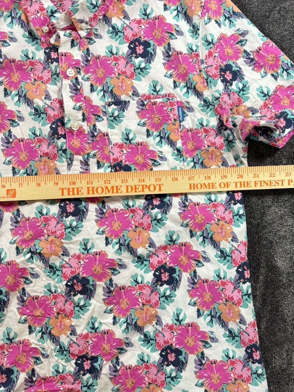 Chubbies Floral Short Sleeve Button Down Shirt Size Large Hawaiian style 9