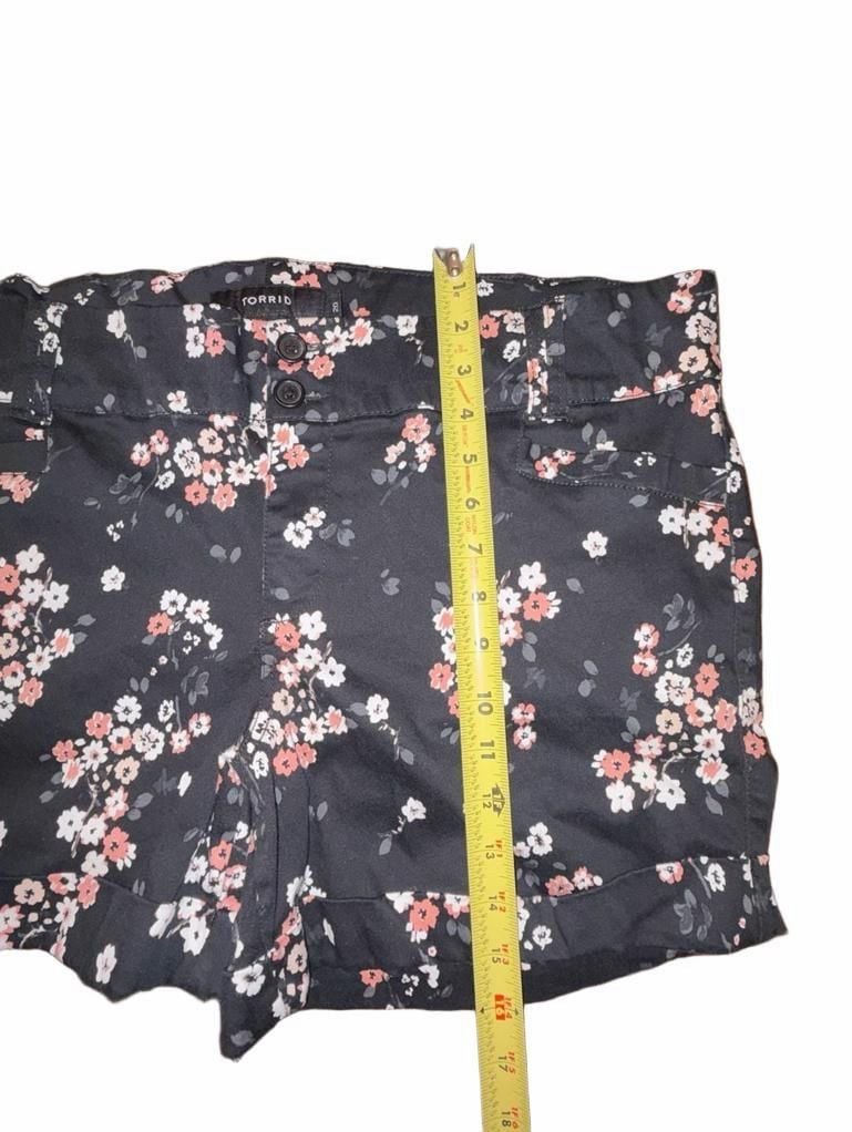 Torrid Shorts Womens 20 Black Pink Floral Print Cuffed Stretch Cotton Summer 8