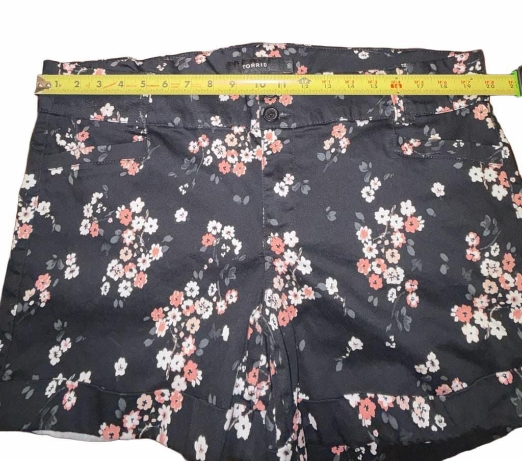 Torrid Shorts Womens 20 Black Pink Floral Print Cuffed Stretch Cotton Summer 9