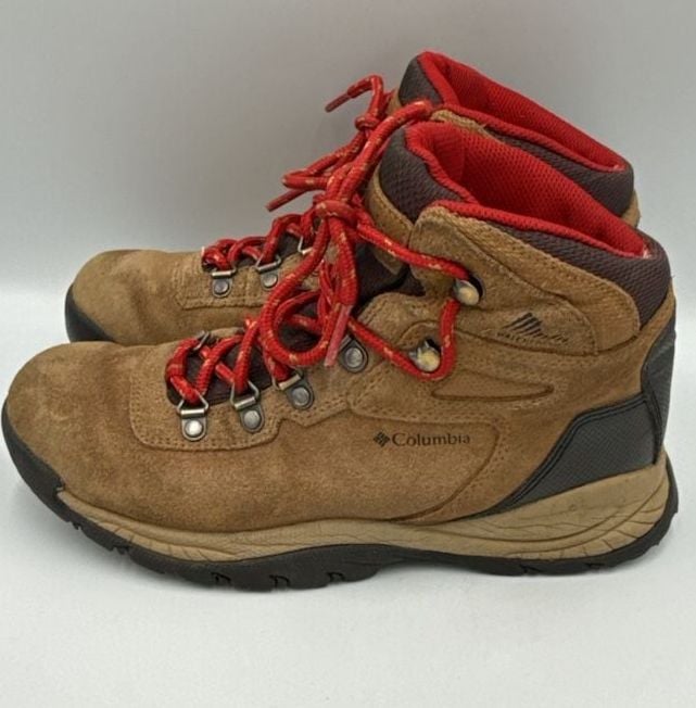 Columbia Hiking Boots Brown Red Waterproof
Size 7
#900 5