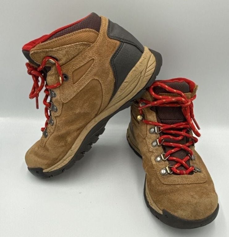 Columbia Hiking Boots Brown Red Waterproof
Size 7
#900 9