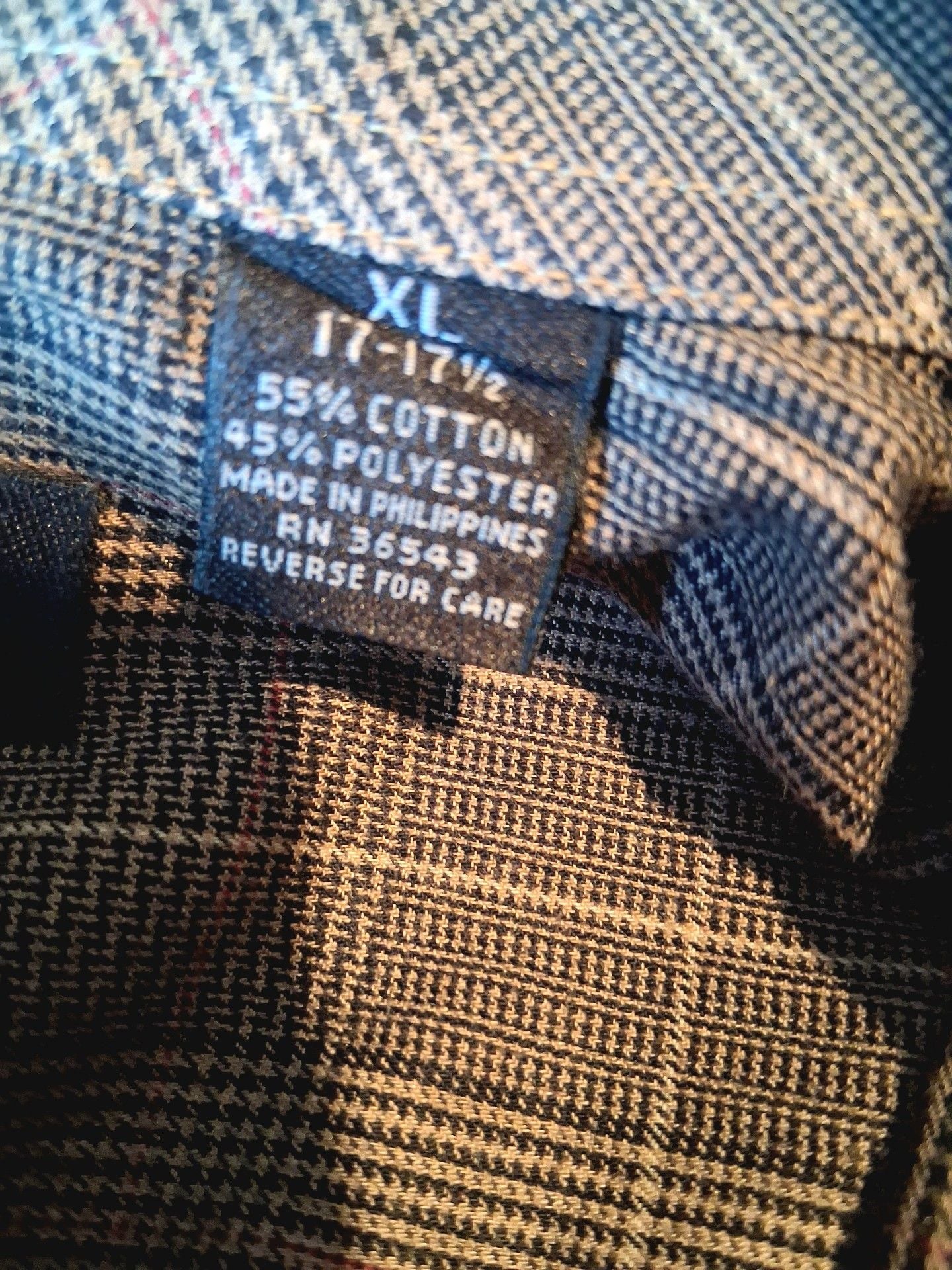Van Heusen Plaid Button Down Shirt Size XL 17-17 1/2 4