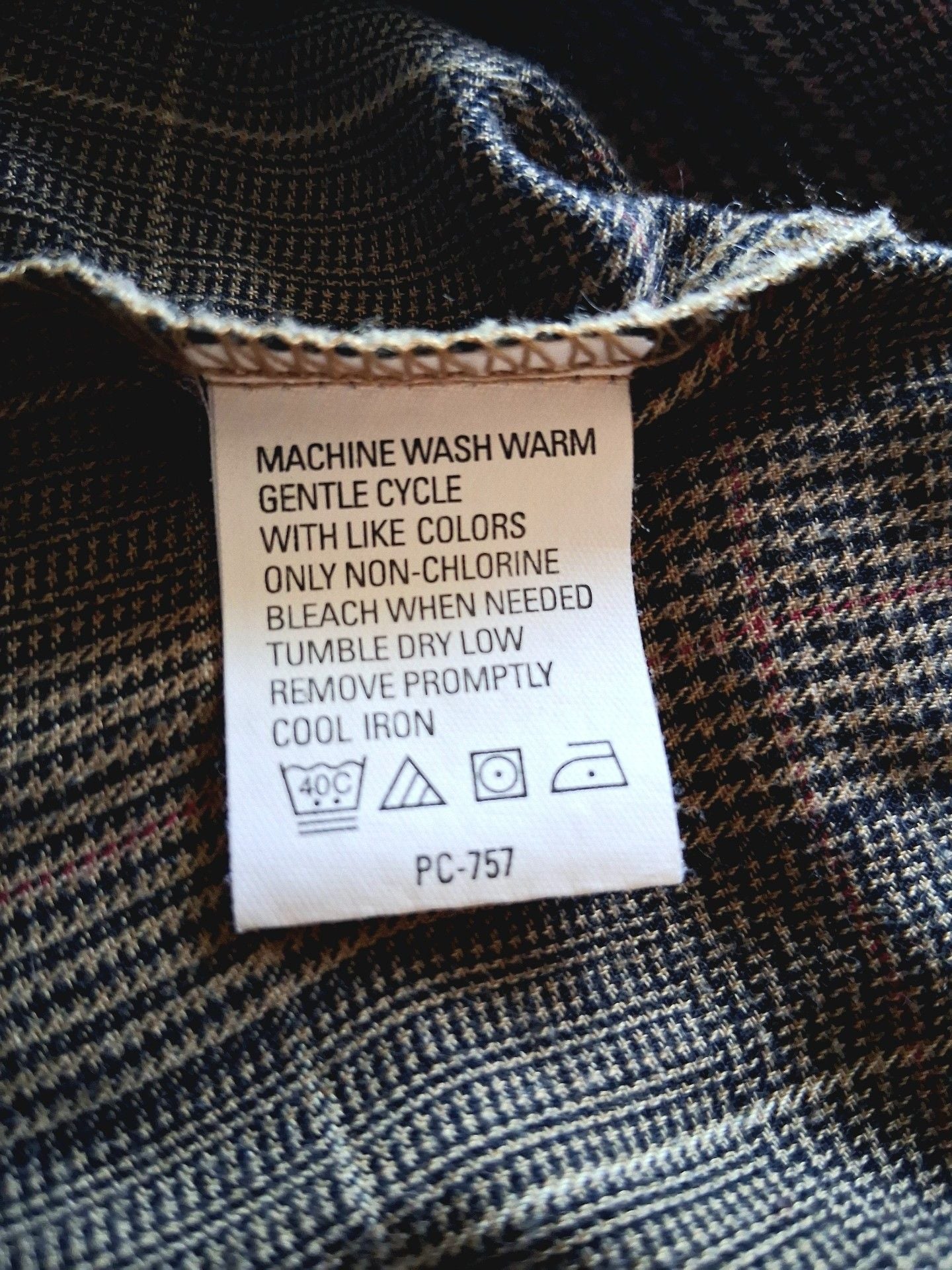 Van Heusen Plaid Button Down Shirt Size XL 17-17 1/2 5