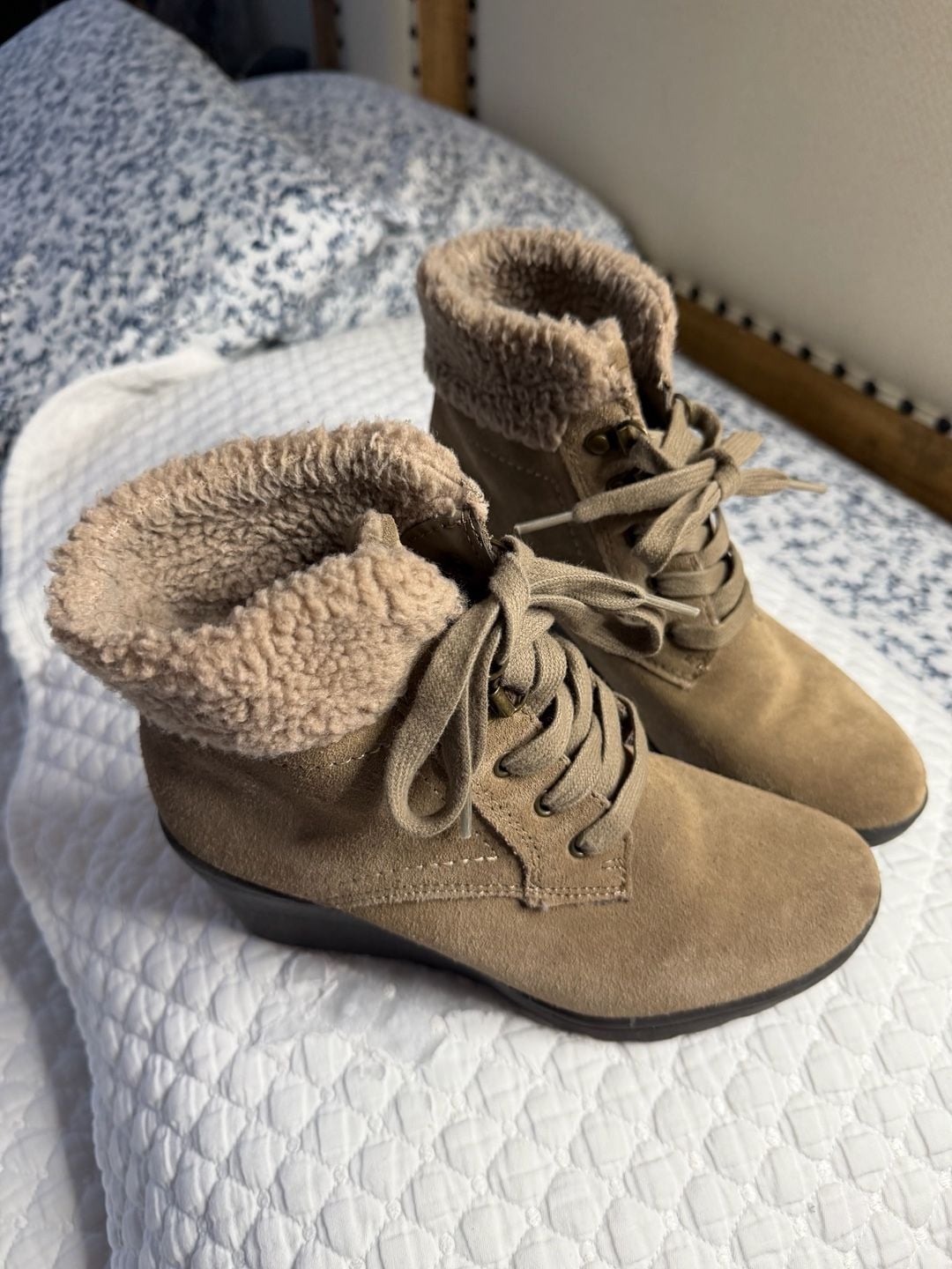 White Mountain Suede Heeled Ankle Boots Booties - Size 6 1/2 M 2