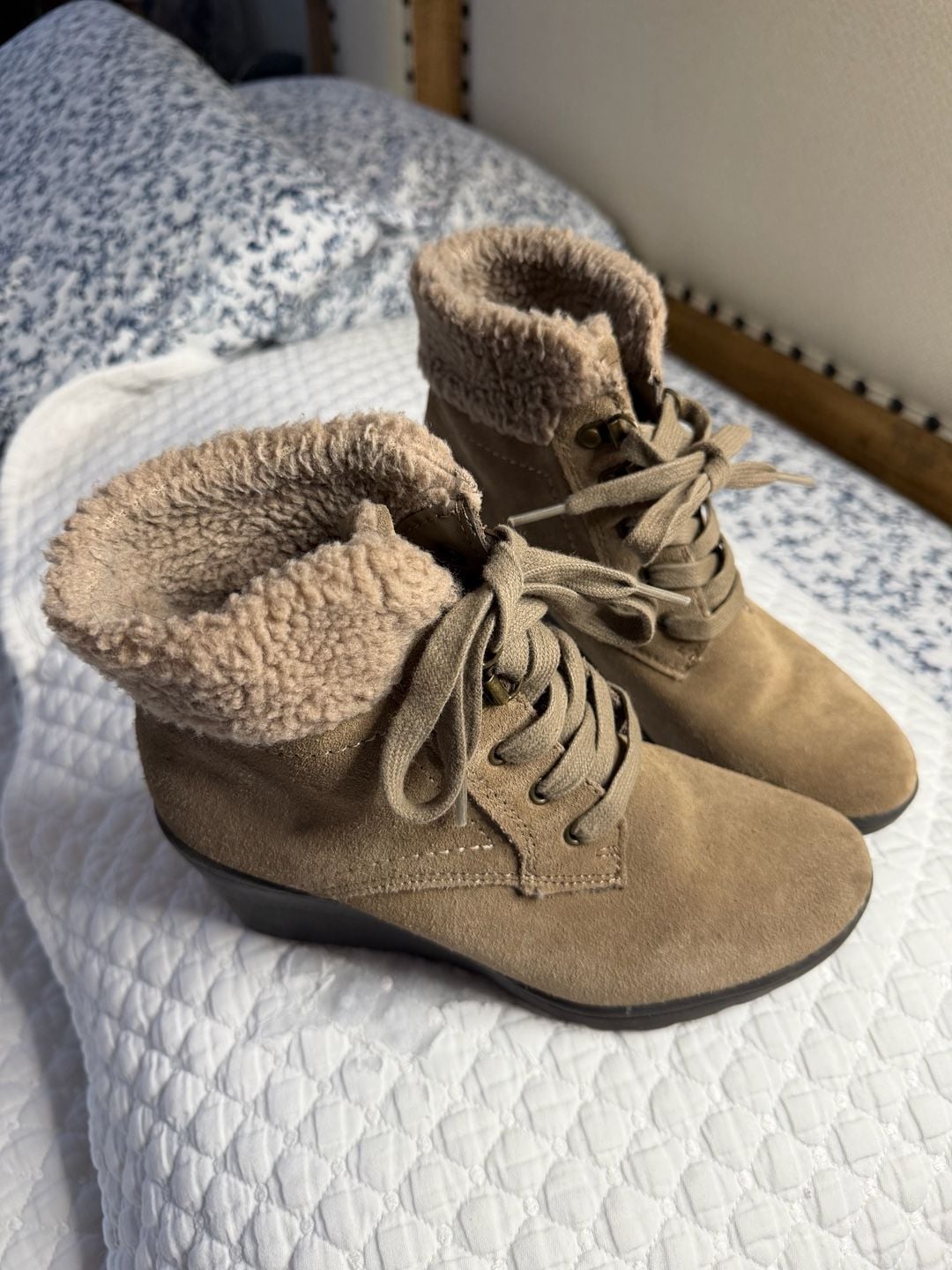 White Mountain Suede Heeled Ankle Boots Booties - Size 6 1/2 M 3
