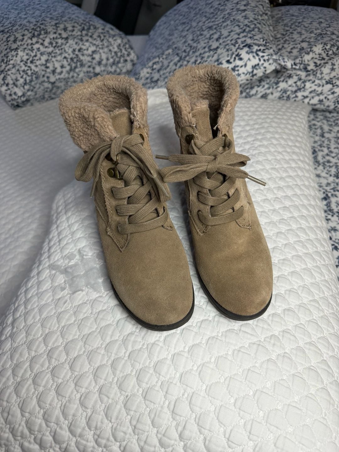 White Mountain Suede Heeled Ankle Boots Booties - Size 6 1/2 M 4
