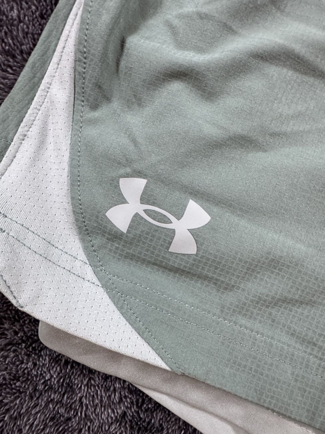 Under Armour 2-in-1 Athletic Shorts Womens Size Large Green Fitted 3