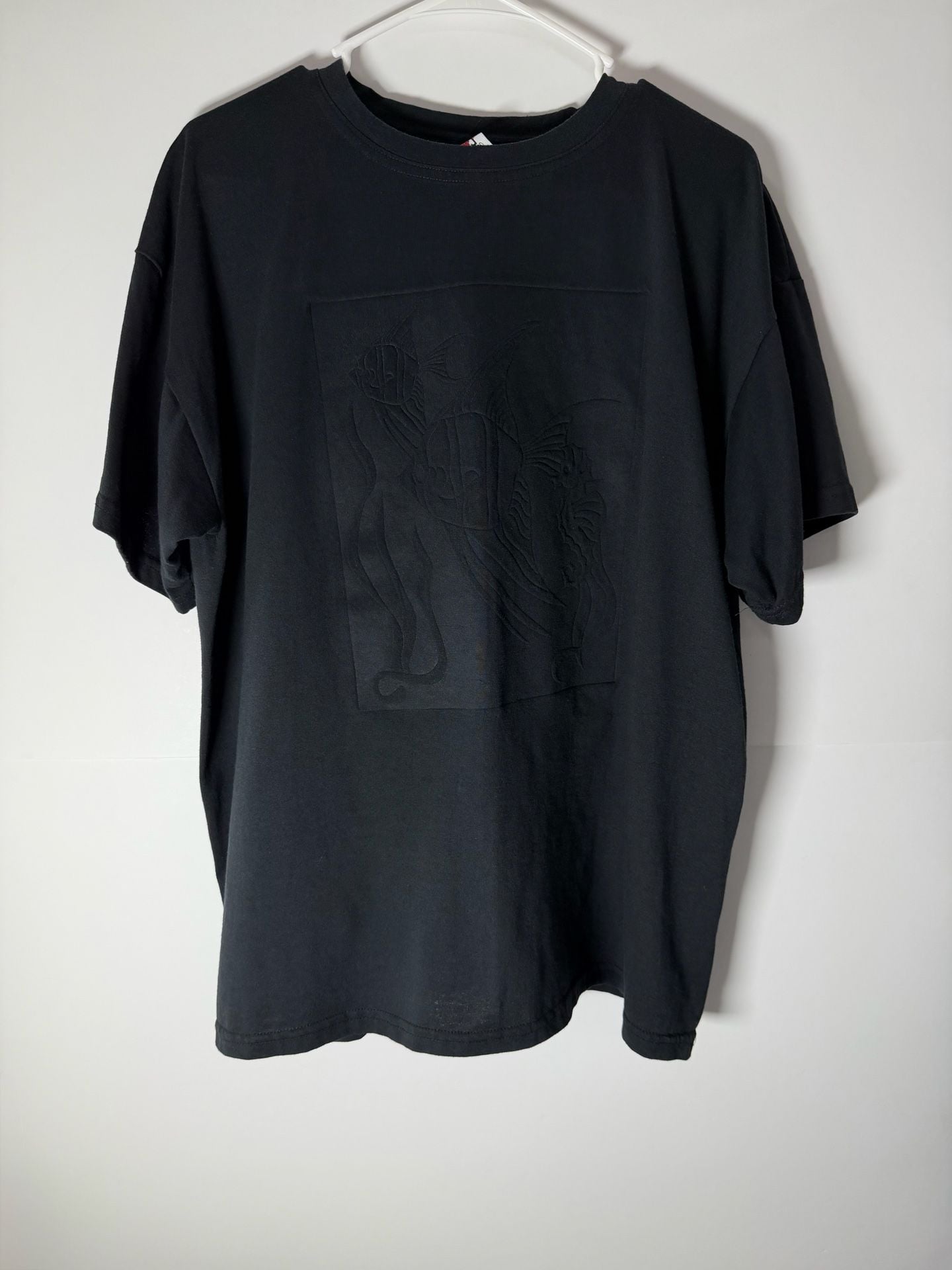 Vintage 90s K&G Sportswear Black Tonal Graphic Tee – Padded Shoulders – One Size 2