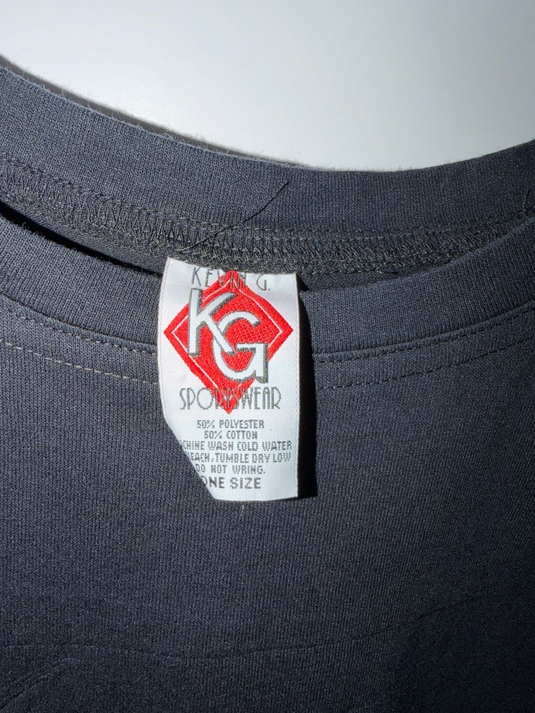 Vintage 90s K&G Sportswear Black Tonal Graphic Tee – Padded Shoulders – One Size 4