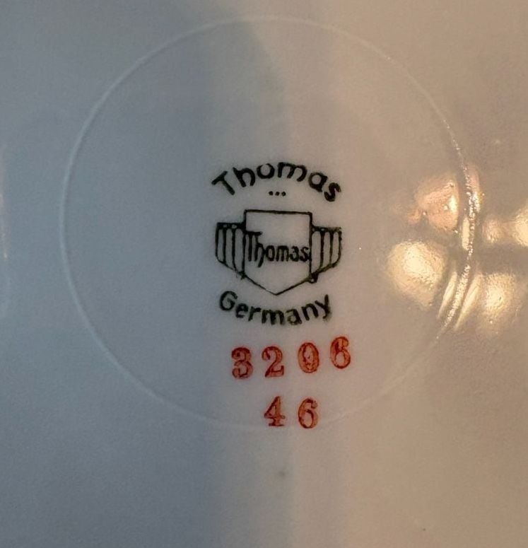 EUC Thomas Germany Porcelain Fruit Dessert Plates Set of 6 Vintage Gold Trim 10