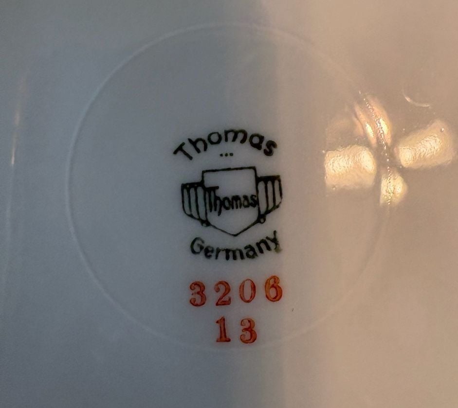 EUC Thomas Germany Porcelain Fruit Dessert Plates Set of 6 Vintage Gold Trim 18