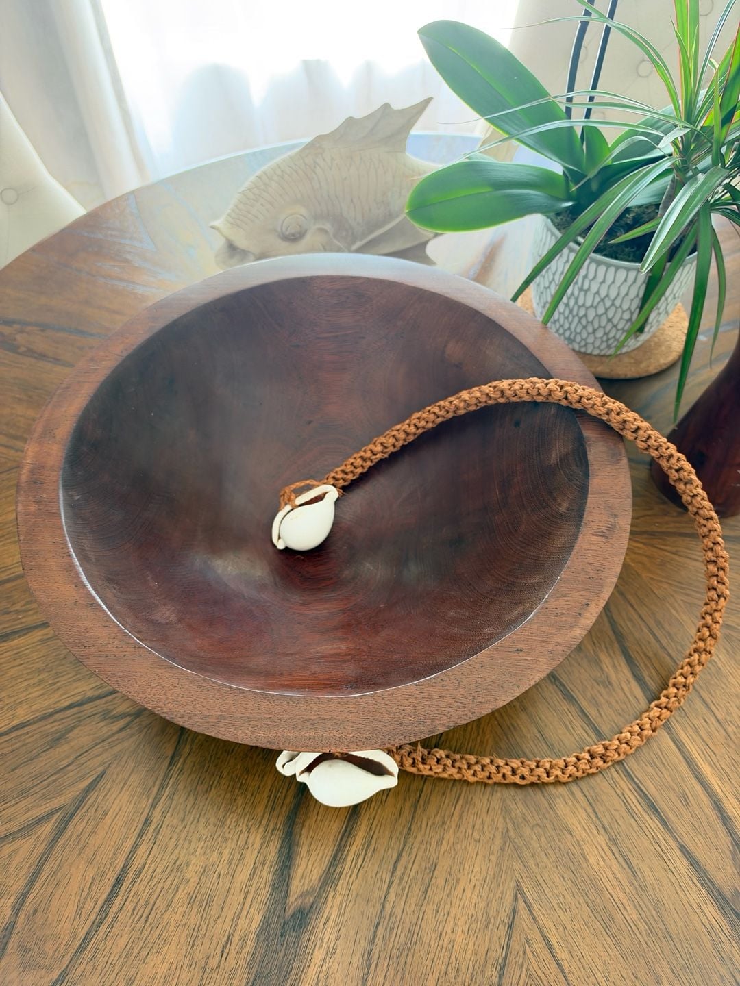 Vintage-Style Fijian Tanoa Kava Bowl – Hand-Carved Wood, Cowrie Shells – 16” 2