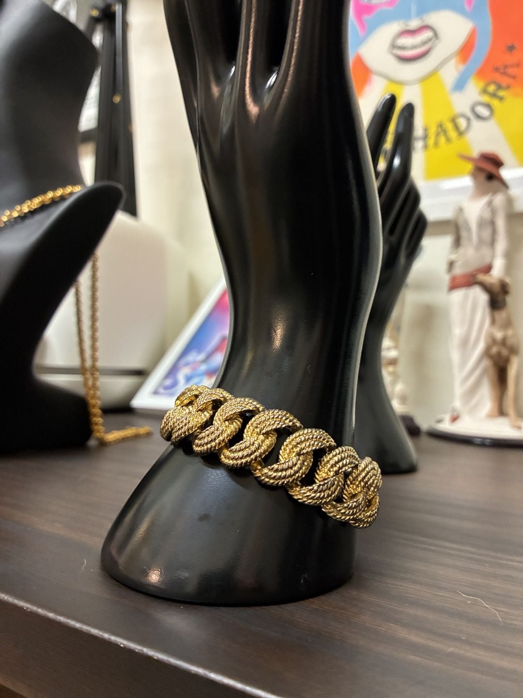 Vintage 1980s Textured Gold Tone Chunky Curb Link Statement Bracelet 4
