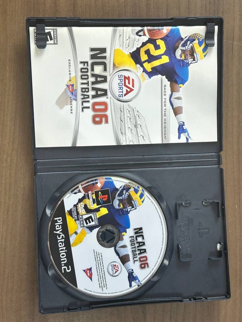 NCAA Football 06 PS2 PlayStation 2 EA Sports 2005 Game Disc Manual Case 2