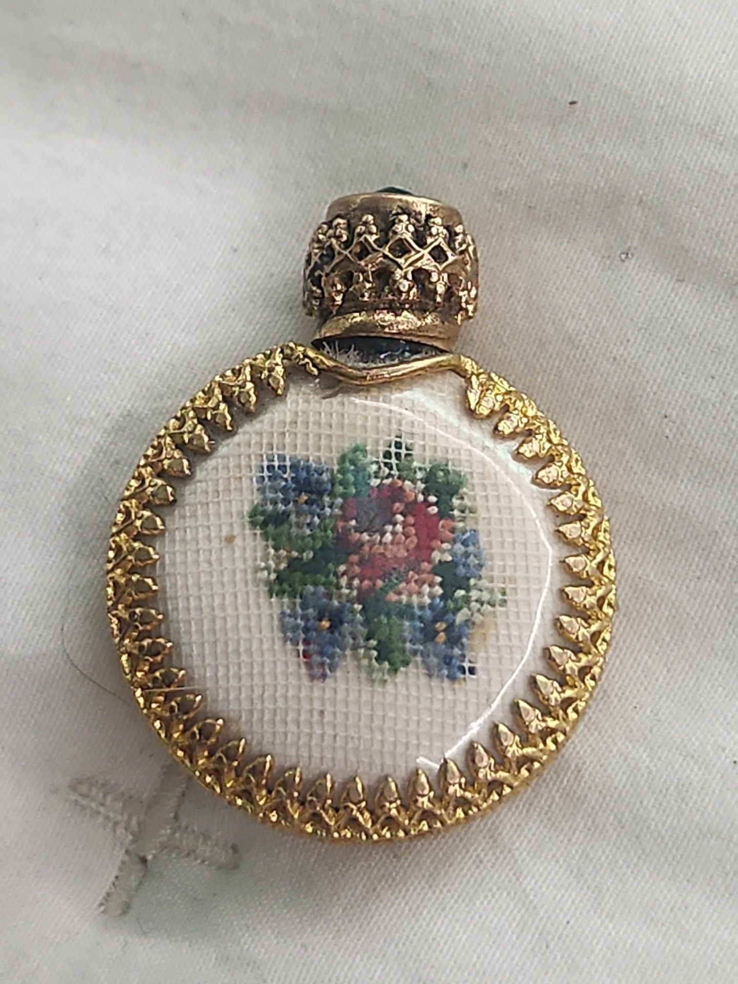 Vintage Petite Needlepoint Floral Perfume Bottle Pendant Gold Tone 4
