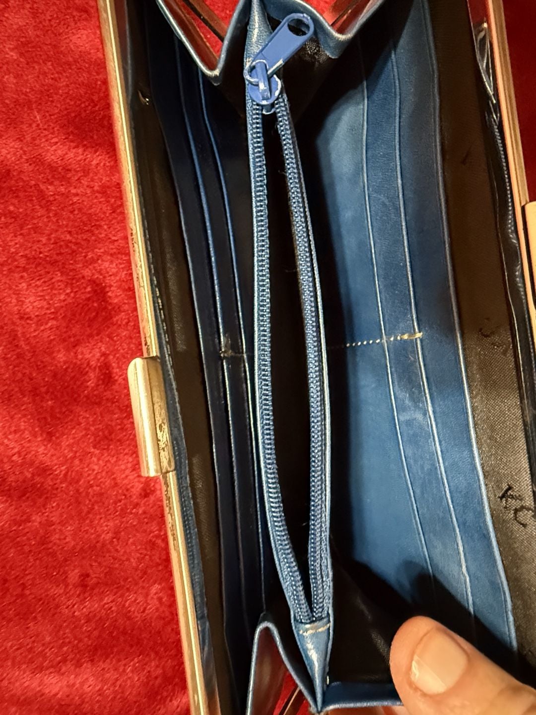 Kenneth Cole New York Blue Leather Kiss Lock Wallet 8