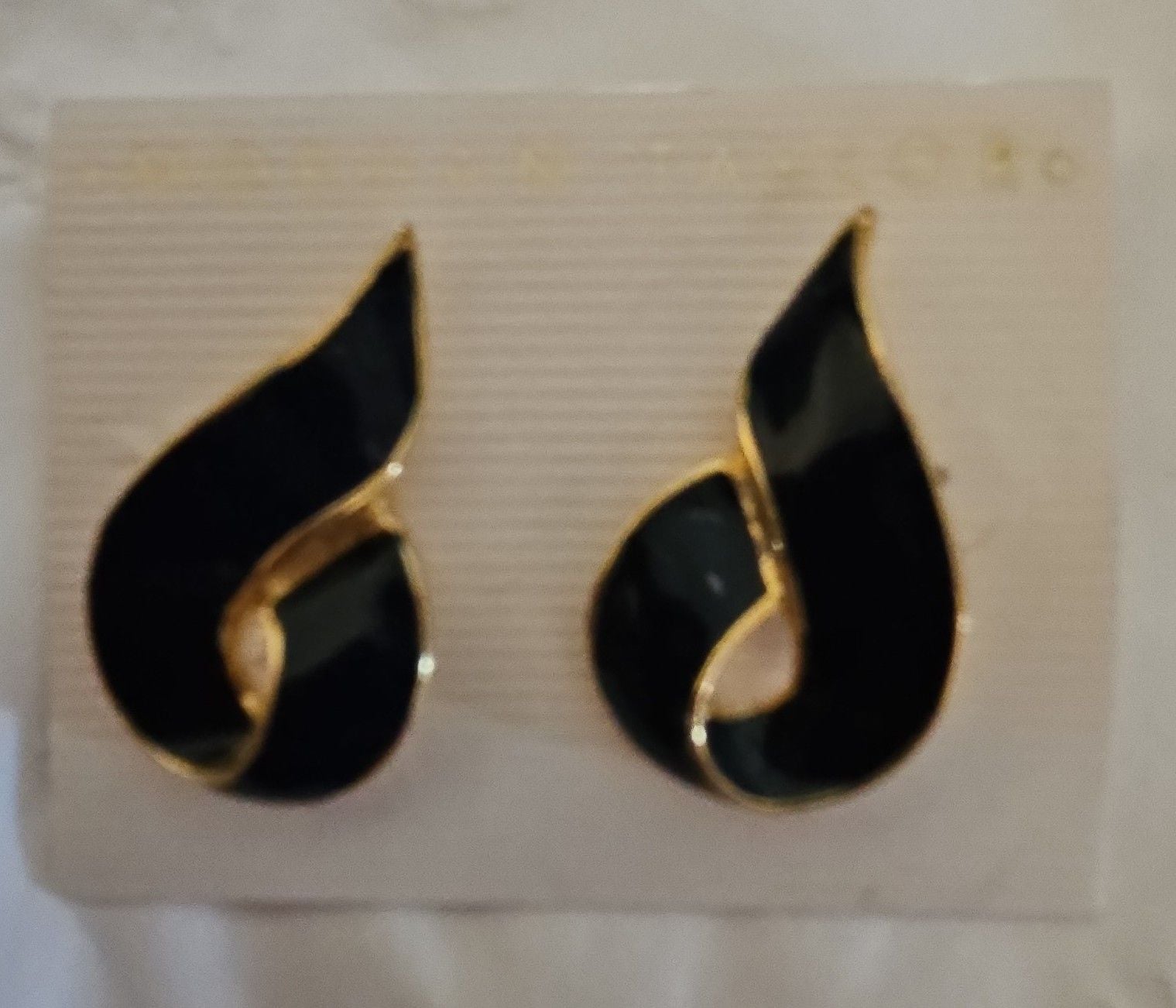 Morgan Taylor Vintage Gold-Tone and Black Enamel Abstract Swirl Jewelry Set 2