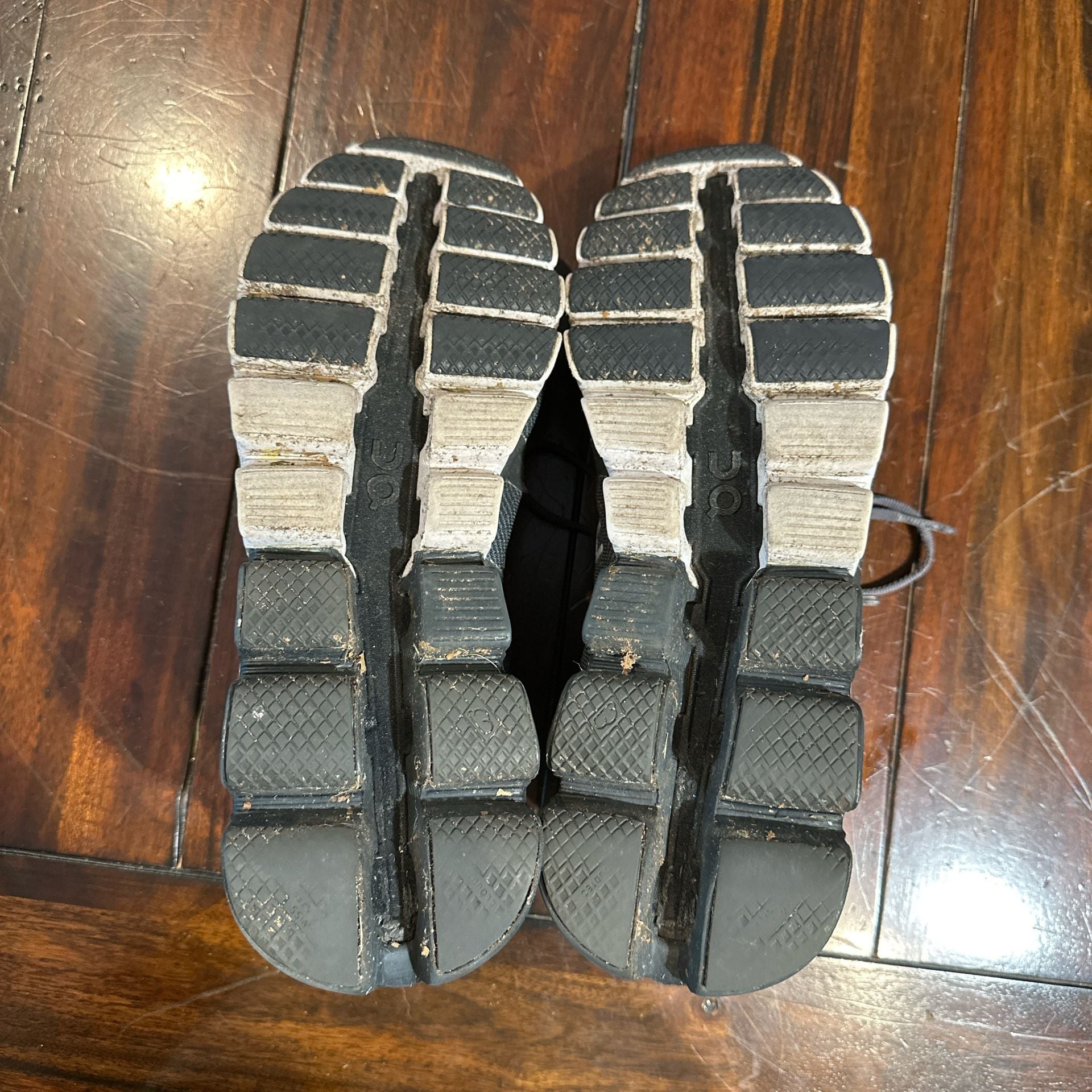 On Cloud CloudFlyer Black Grey White Running Shoes Size 8 7