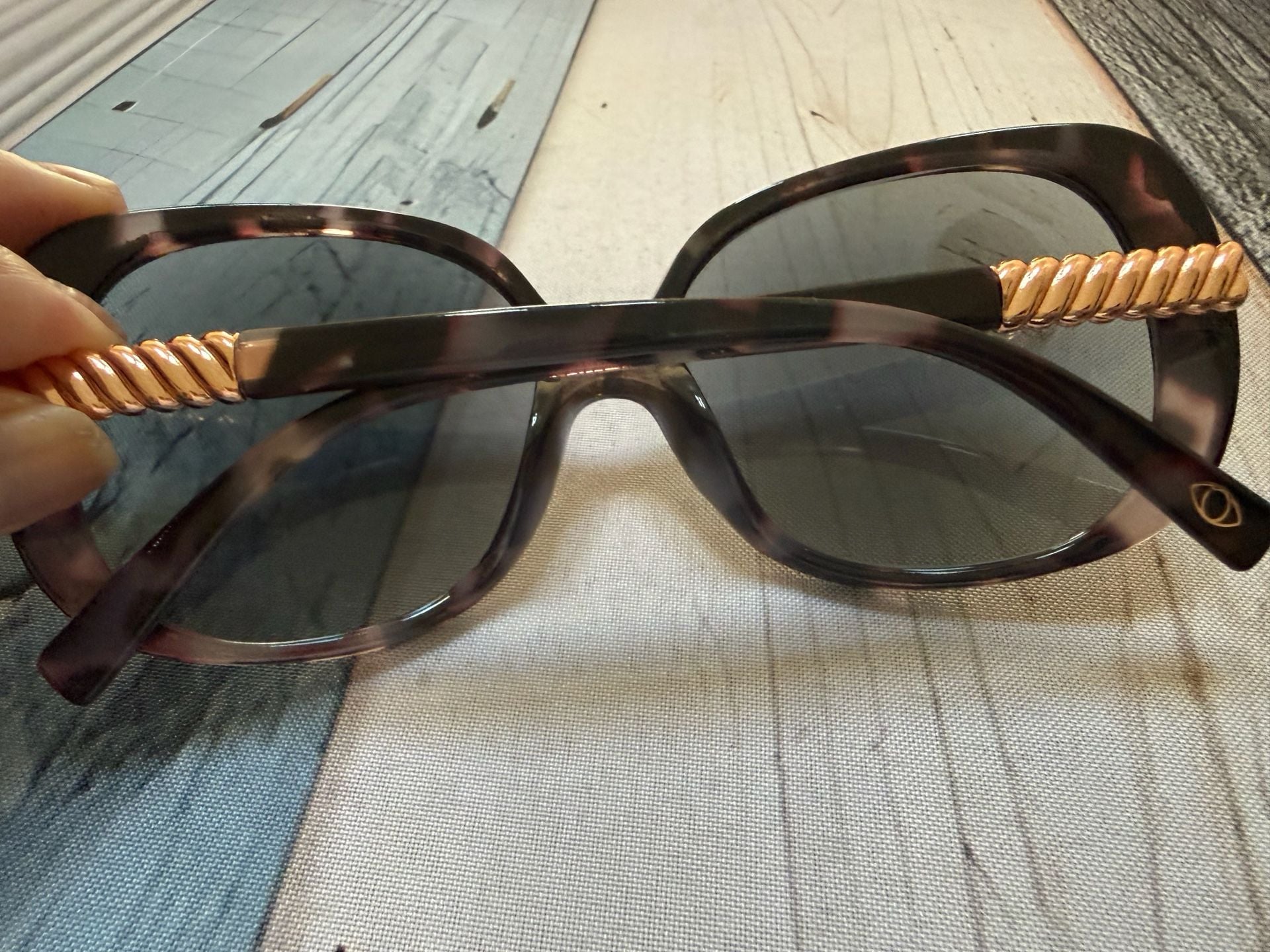 Designer Sunglasses Tortoise Gold Twist Temple - Sofia Vergara x Foster Grant 3