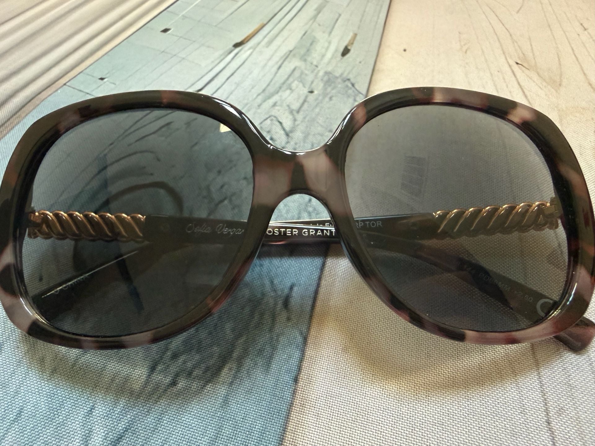 Designer Sunglasses Tortoise Gold Twist Temple - Sofia Vergara x Foster Grant 5