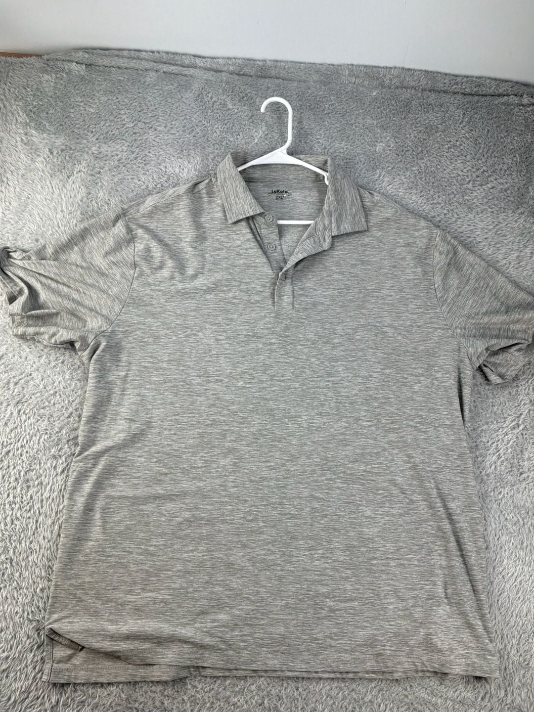 Bundle of (5) men’s shirts. Size 2XL  8