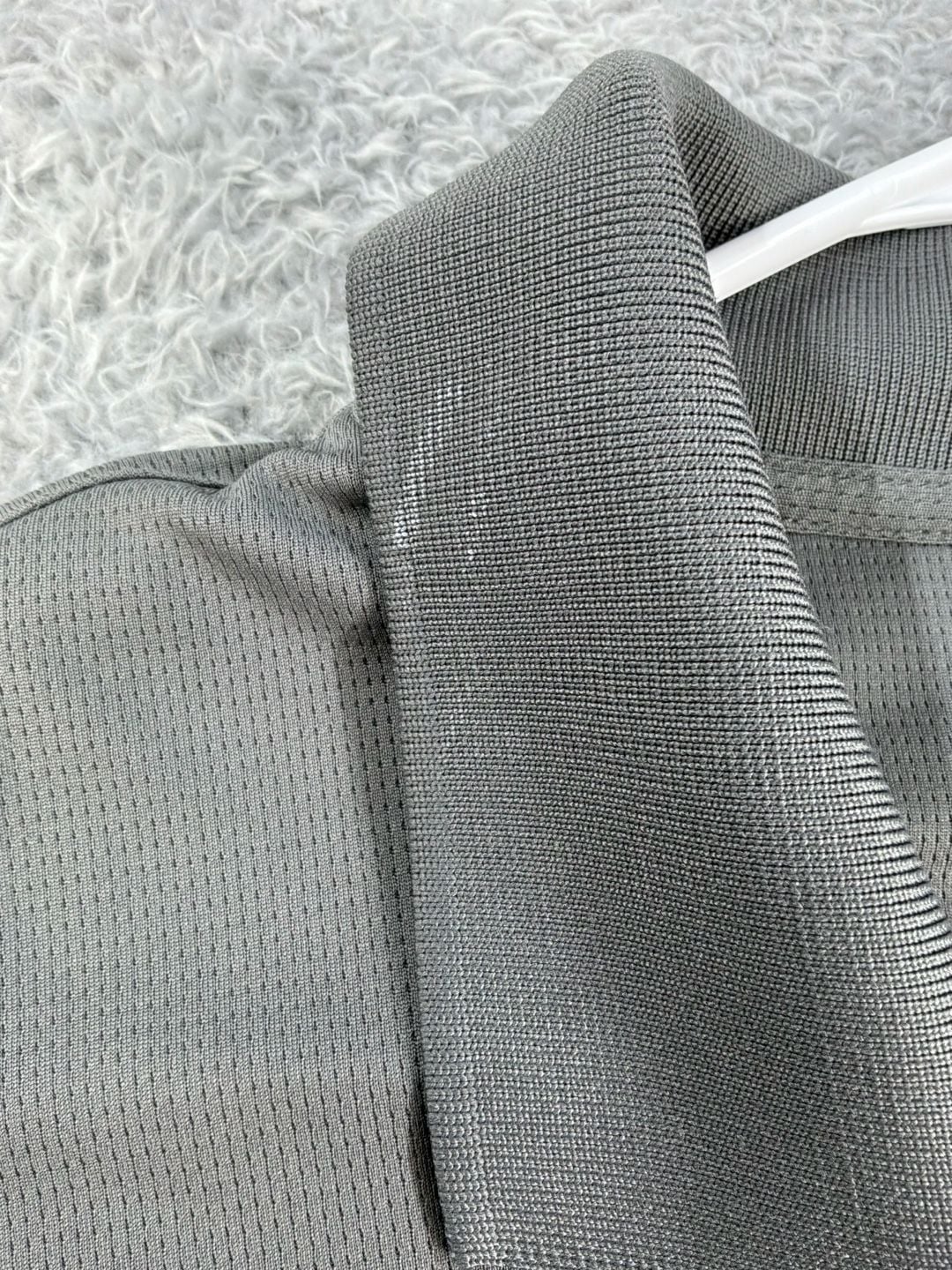 Bundle of (5) men’s shirts. Size 2XL  18