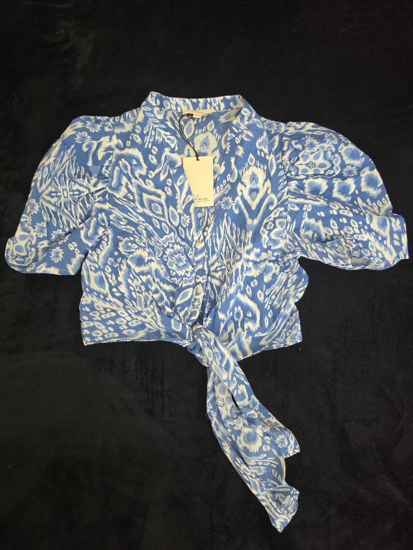 Elan Cropped Short Sleeve Tie Front Blouse Size S Blue White Ikat Print 2