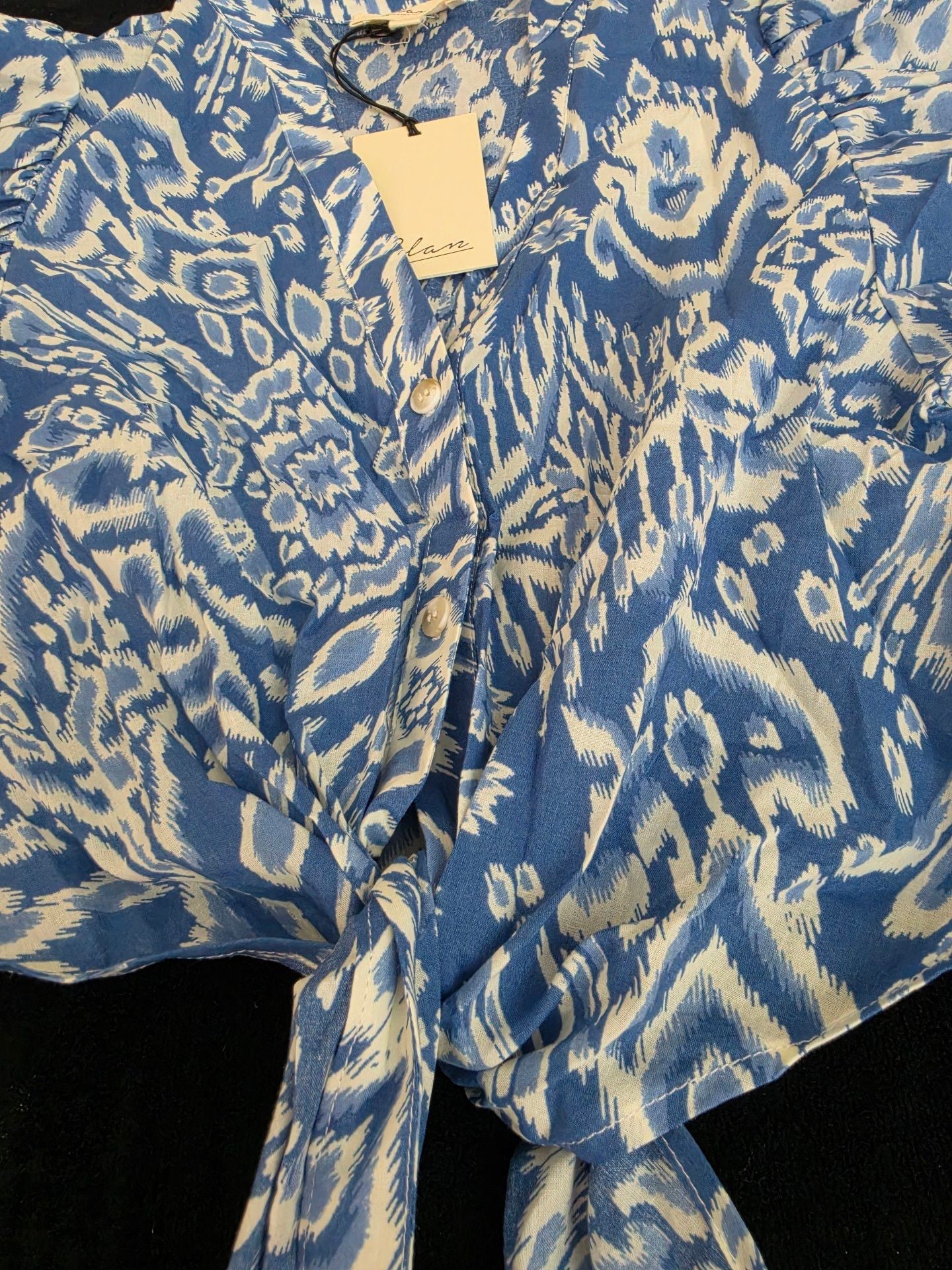 Elan Cropped Short Sleeve Tie Front Blouse Size S Blue White Ikat Print 3