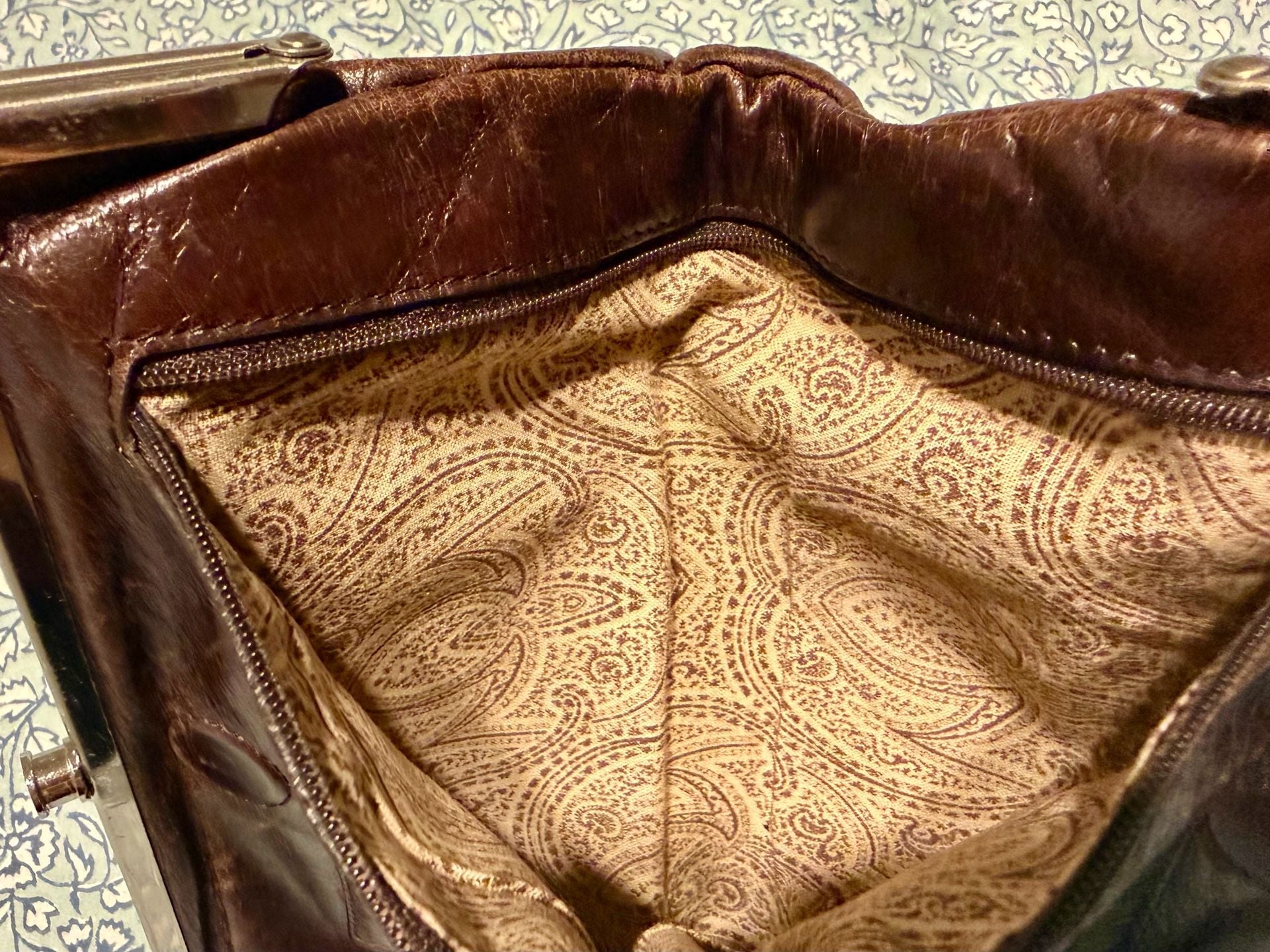 Hobo Brown Leather Kiss Lock Wallet 10