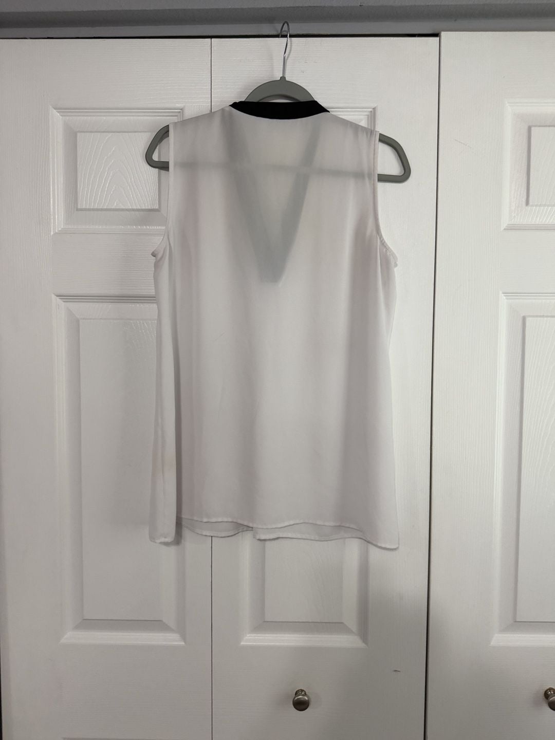 Calvin Klein Blouse White Black V-Neck Sleeveless 4