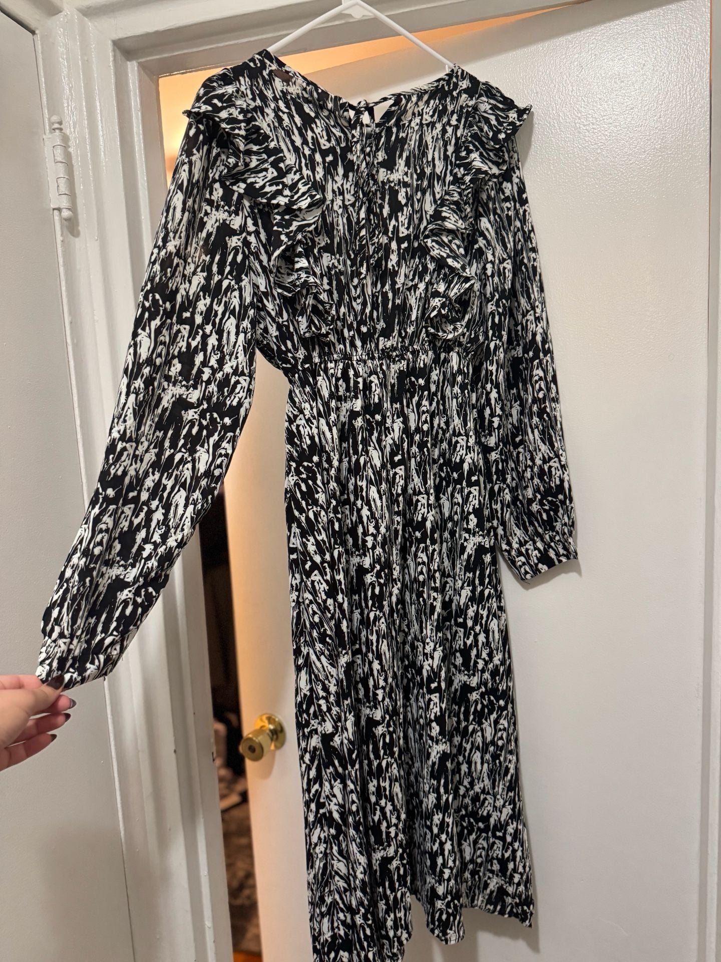 Black White Abstract Print Ruffle Dress 4