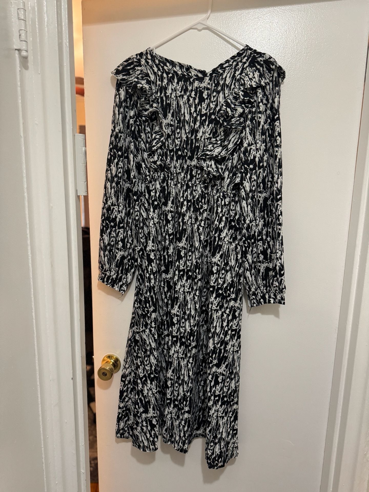 Black White Abstract Print Ruffle Dress 5
