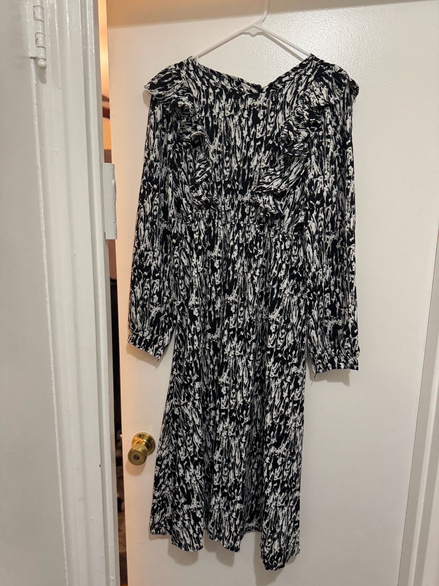 Black White Abstract Print Ruffle Dress 6