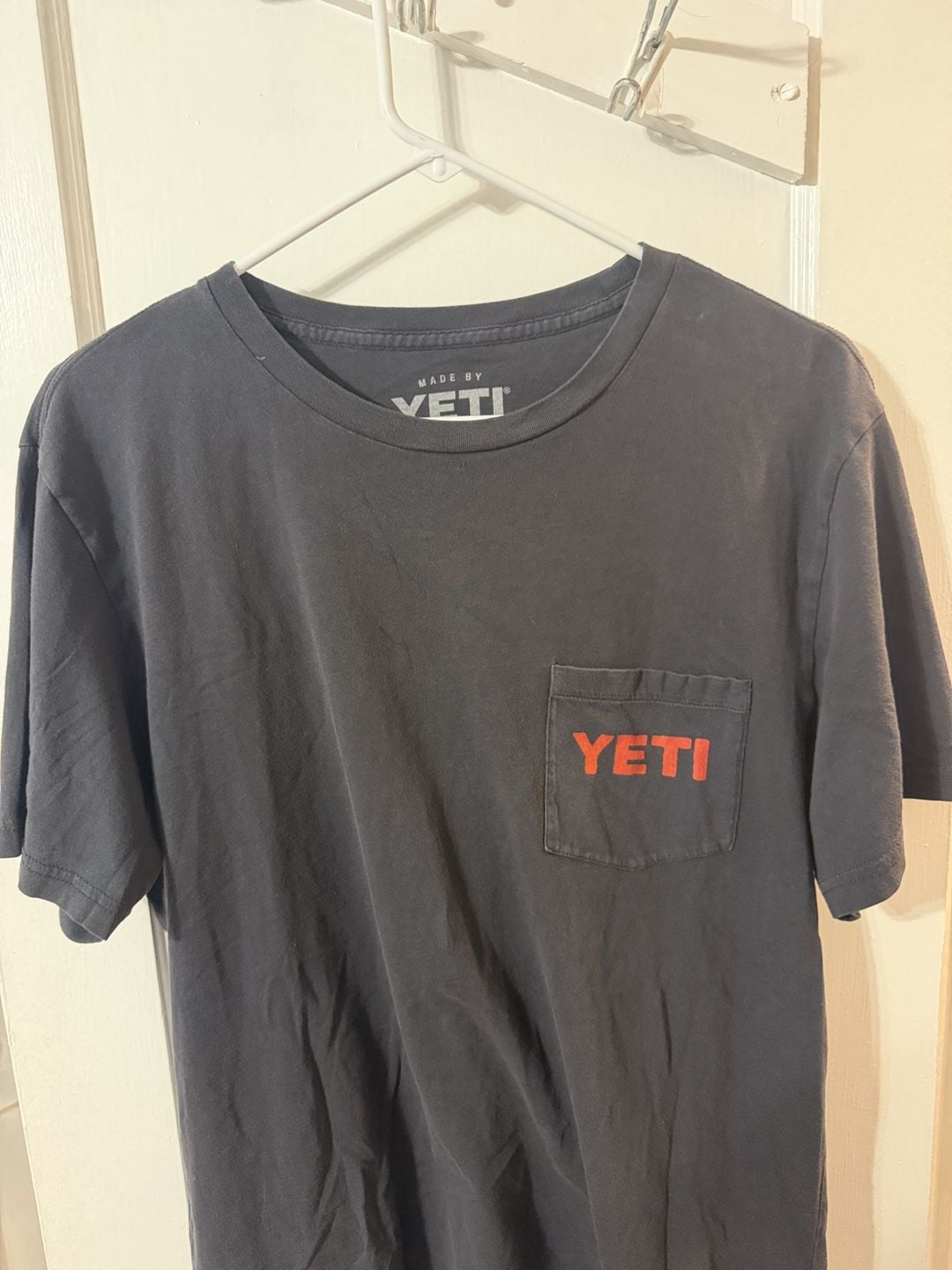 YETI Born In ATX Pocket T-Shirt Medium Black Graphic Tee 4