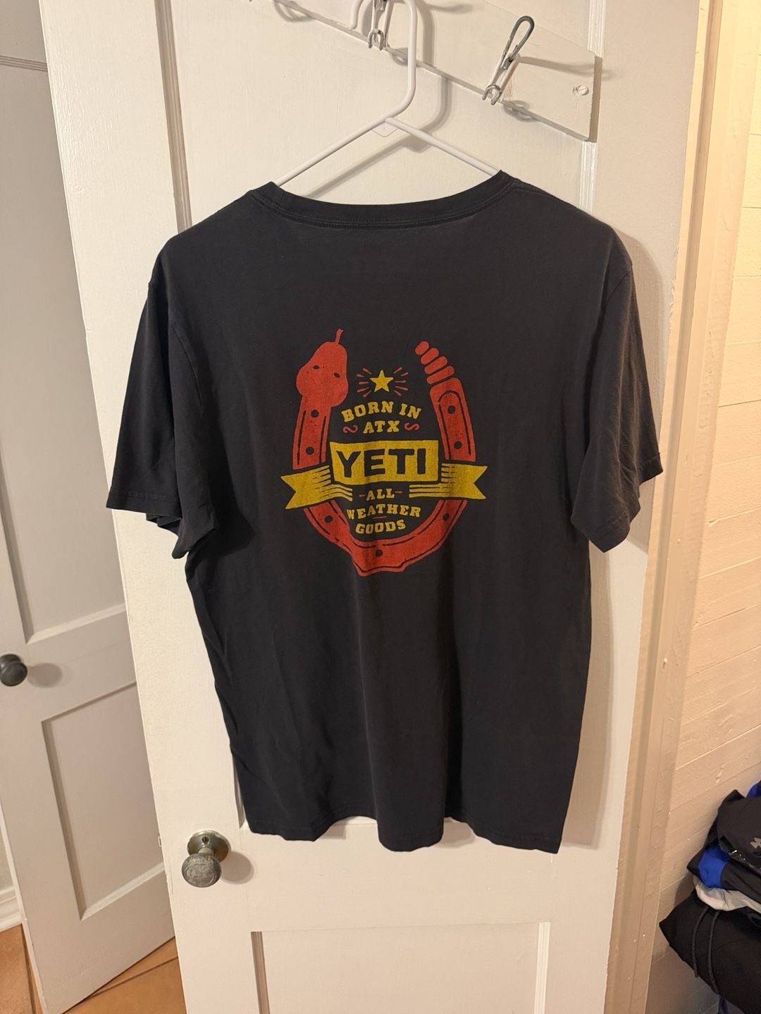 YETI Born In ATX Pocket T-Shirt Medium Black Graphic Tee 6