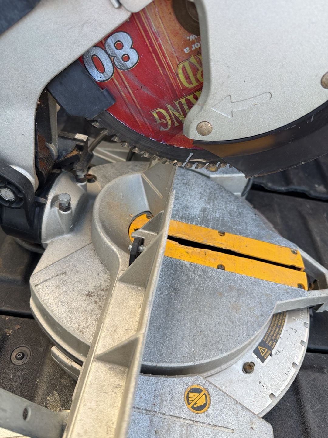 DeWalt DW705 12" Heavy Duty Compound Miter Saw 3