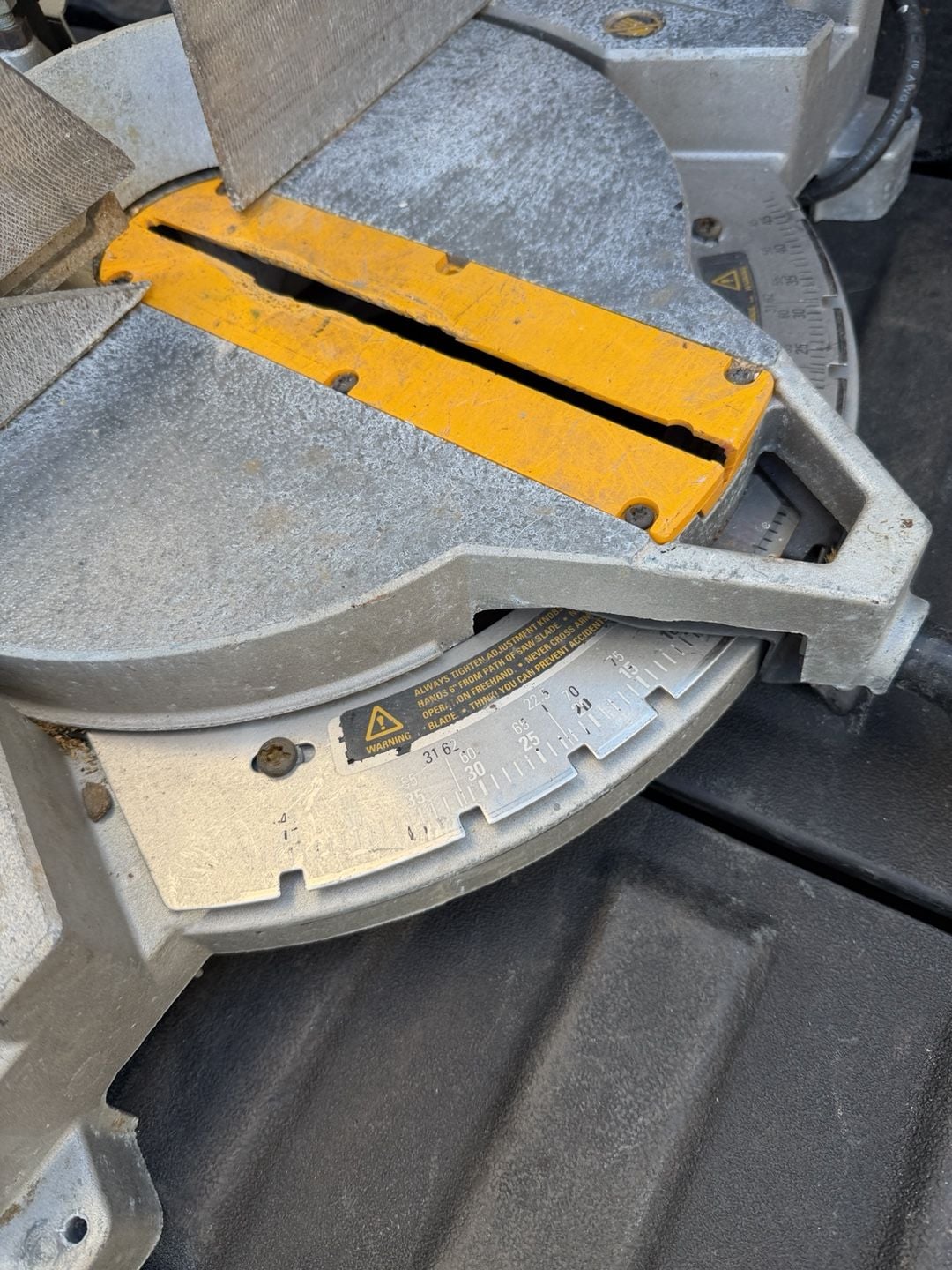 DeWalt DW705 12" Heavy Duty Compound Miter Saw 4