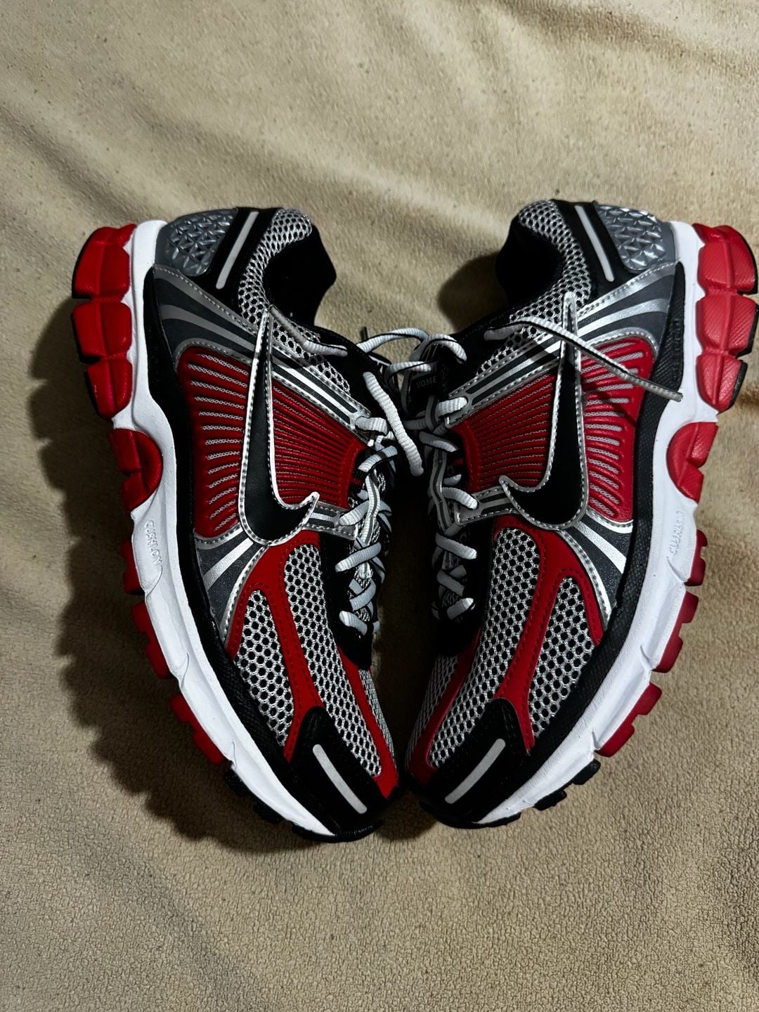 Nike Zoom Vomero 5 Size 9 Gym Red Black Sneakers 3