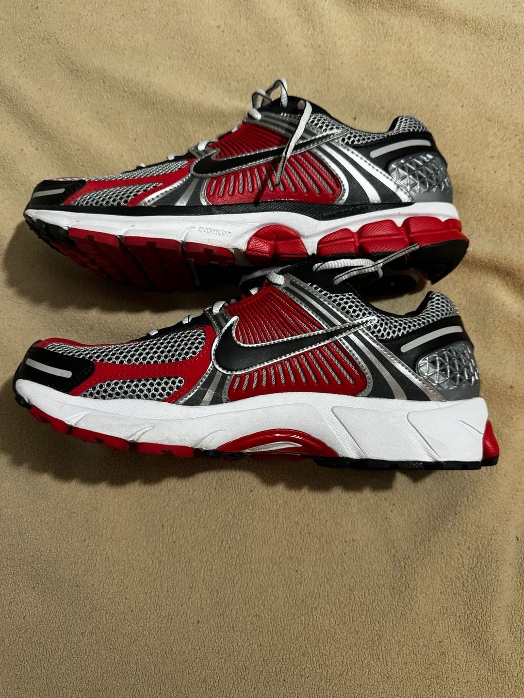 Nike Zoom Vomero 5 Size 9 Gym Red Black Sneakers 4