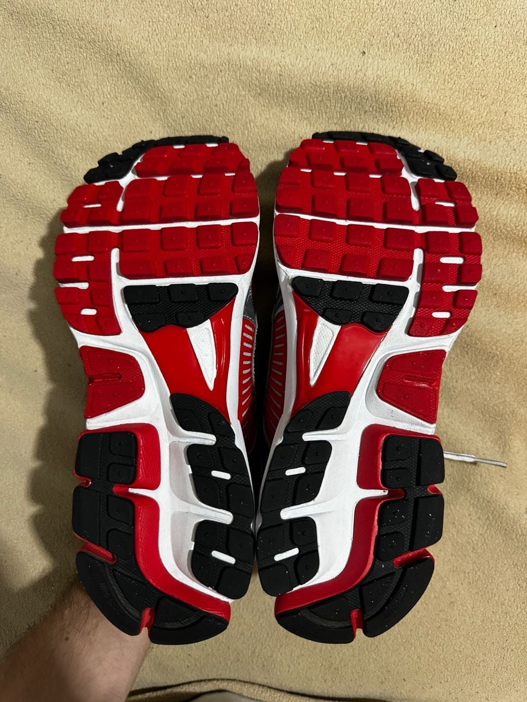 Nike Zoom Vomero 5 Size 9 Gym Red Black Sneakers 6