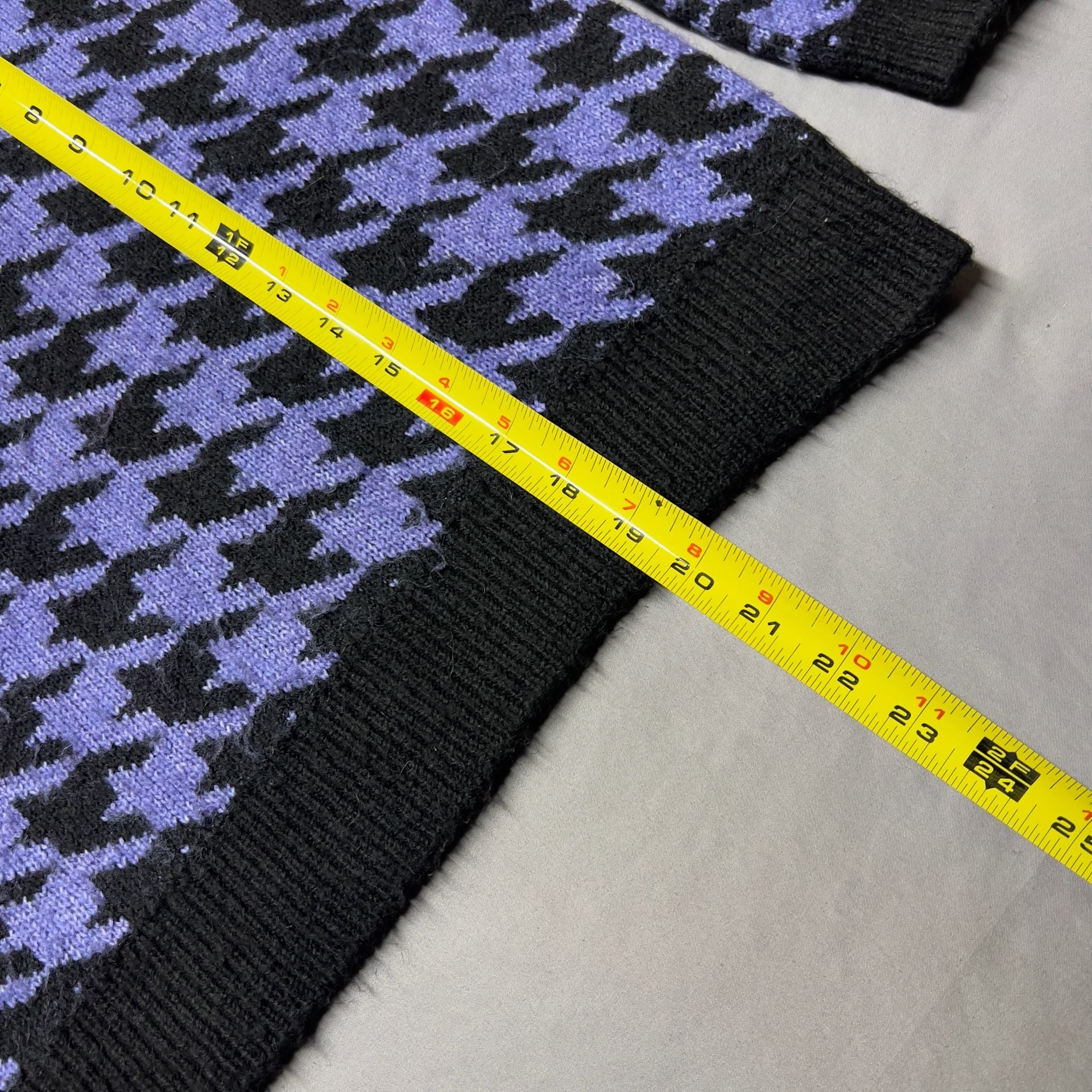 Stradivarius Houndstooth Crewneck Sweater Size s Purple Black Knit Sweatshirt 7