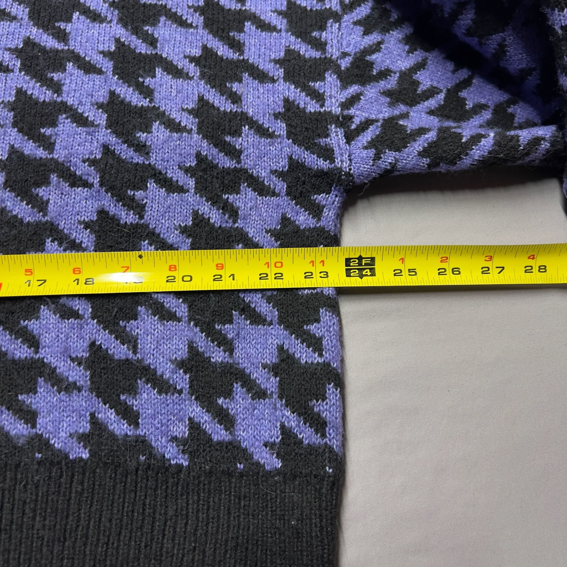 Stradivarius Houndstooth Crewneck Sweater Size s Purple Black Knit Sweatshirt 8