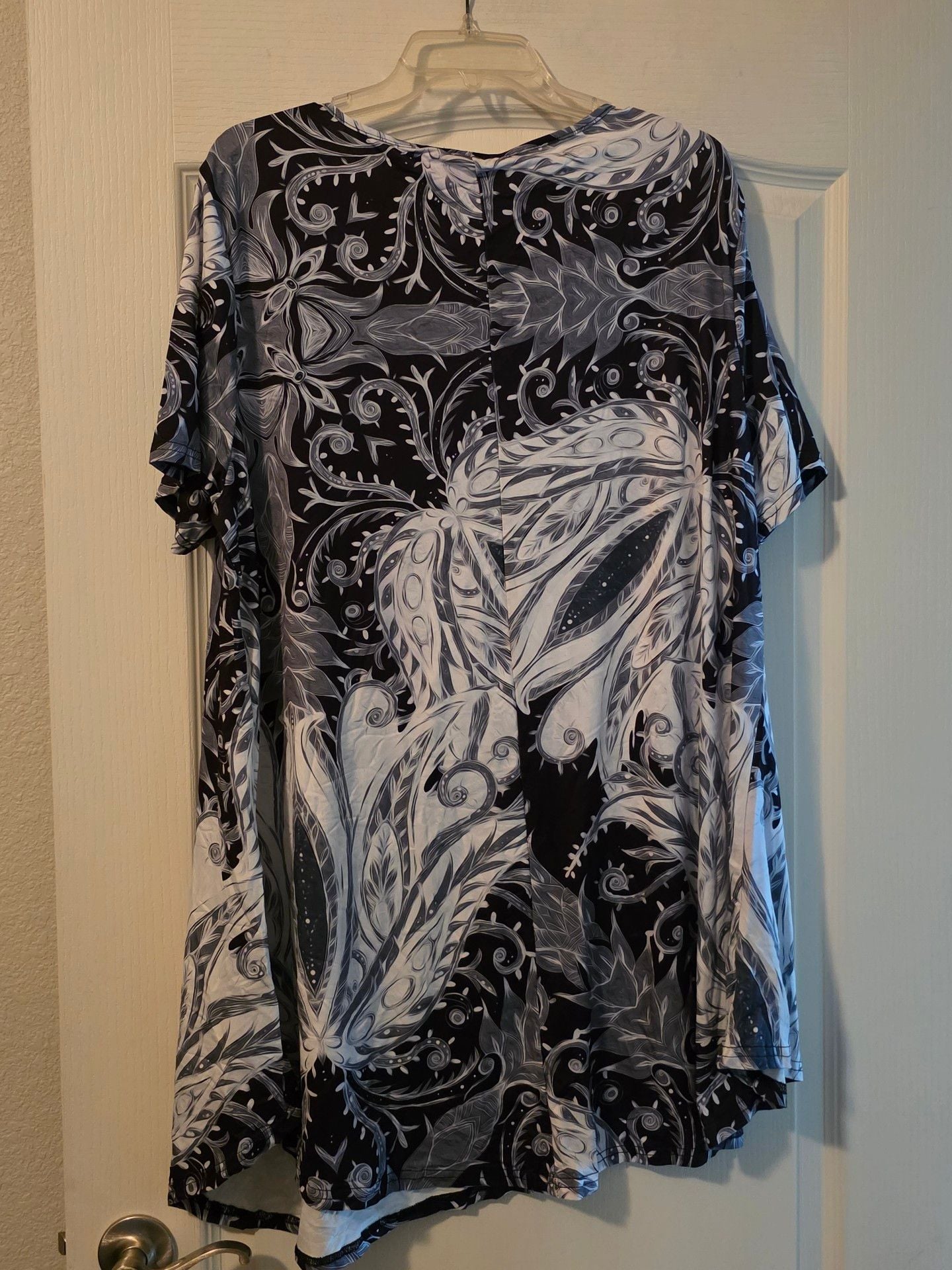 NWT Simply Aster By Firmiana Tunic Top Size 3X Black White Floral Shirt Blouse 3