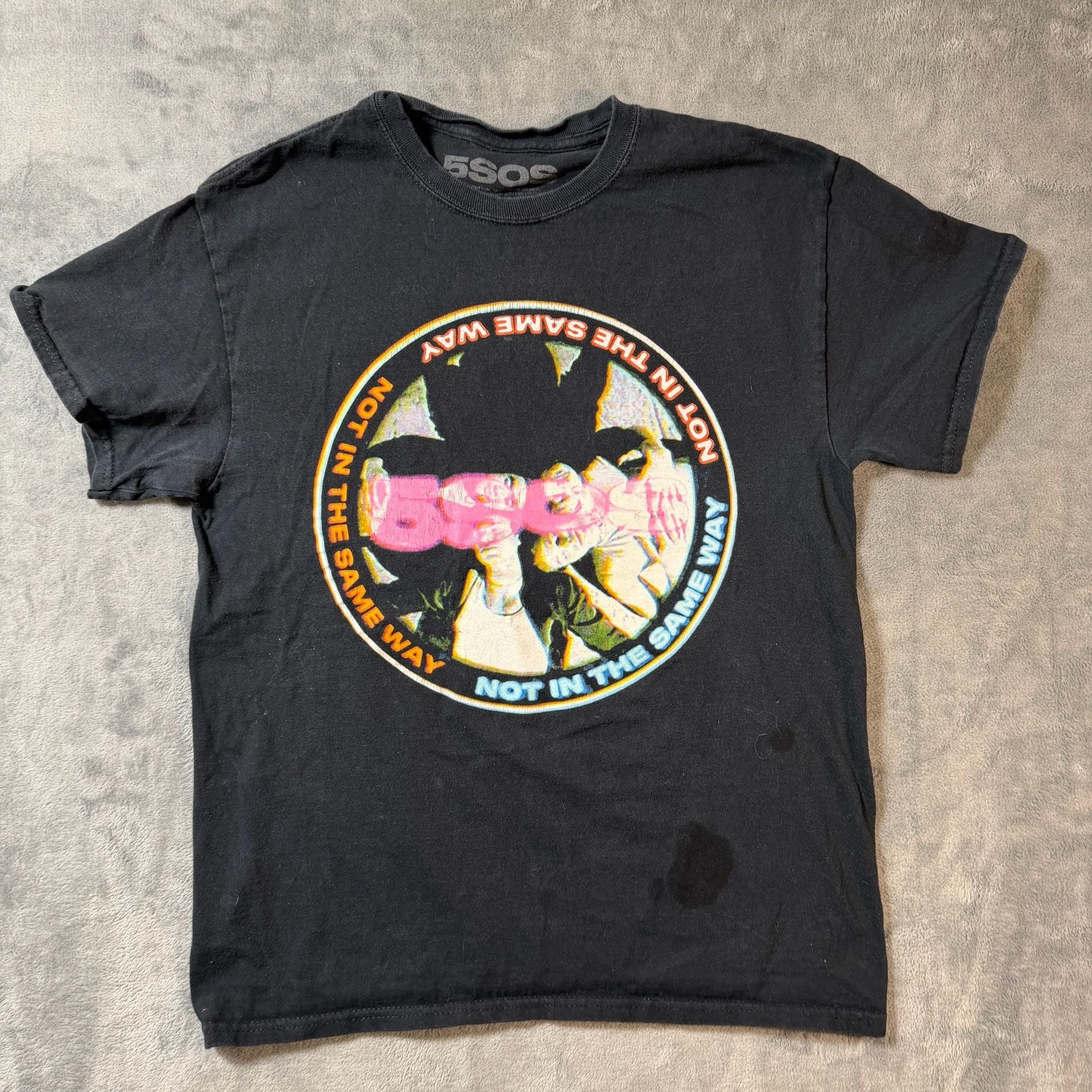 5SOS Not In The Same Way T-Shirt Size MD Black Graphic Band Tee 2