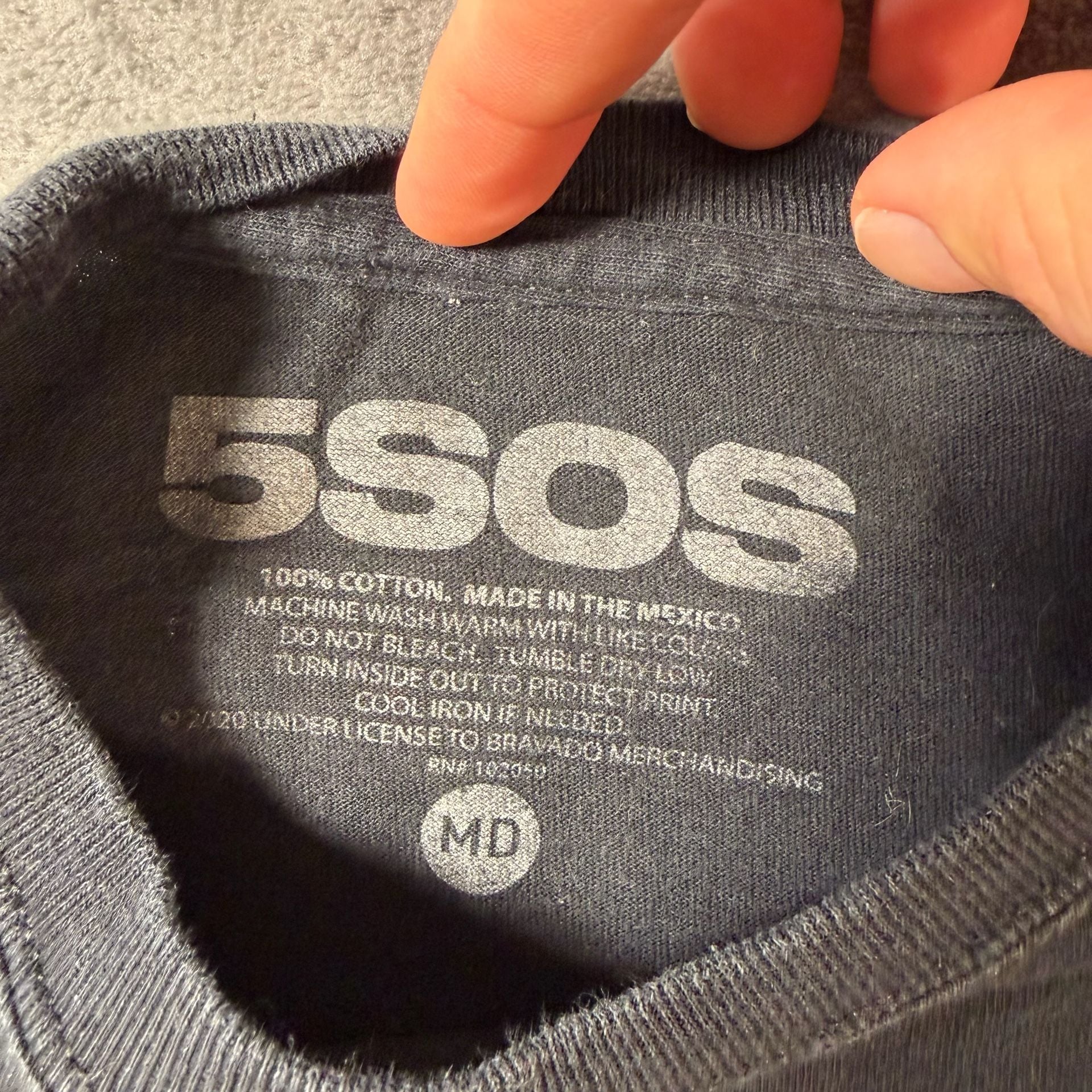 5SOS Not In The Same Way T-Shirt Size MD Black Graphic Band Tee 3
