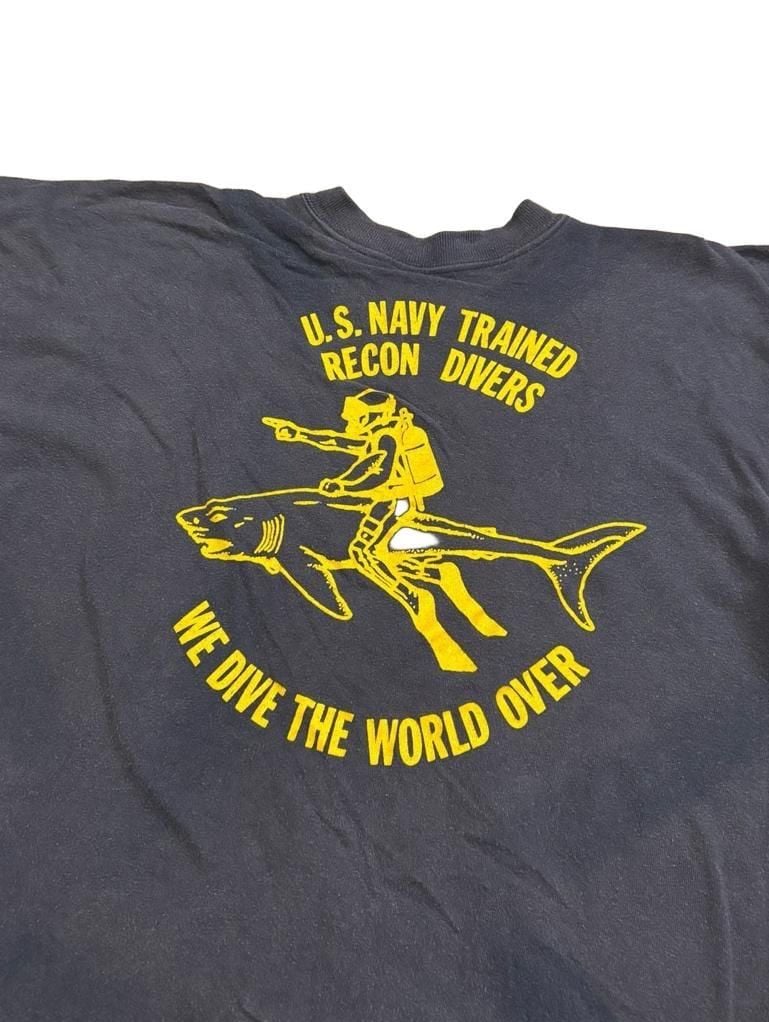 Vintage 90s US Navy Recon Divers Shark Graphic Tee Russell Athletic L USA 3